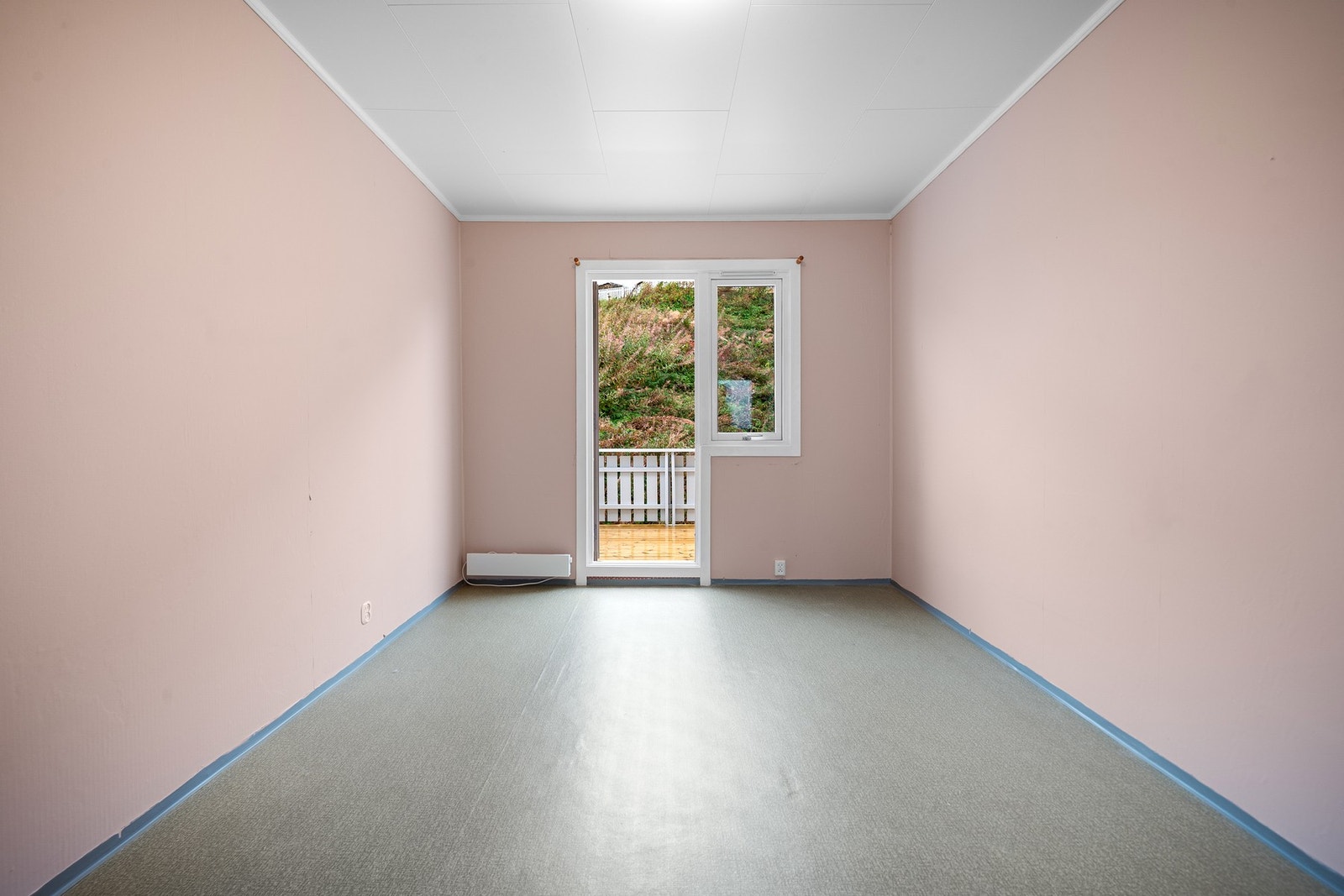 Fra hovedsoverommet har du adkomst til en stor veranda Galleribilde