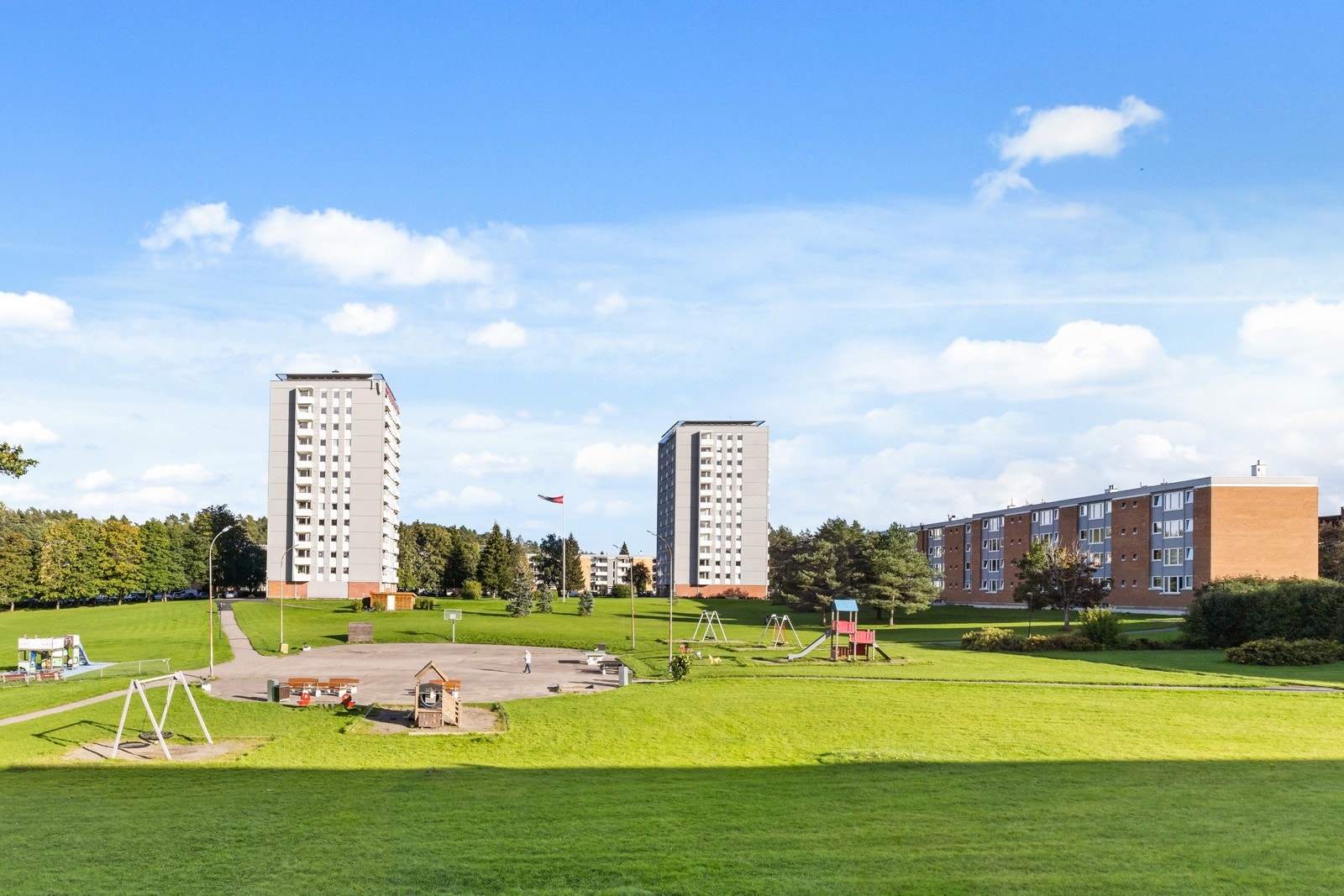 Borettslaget har meget barnevennlige fellesområder med stor lekeplass Galleribilde