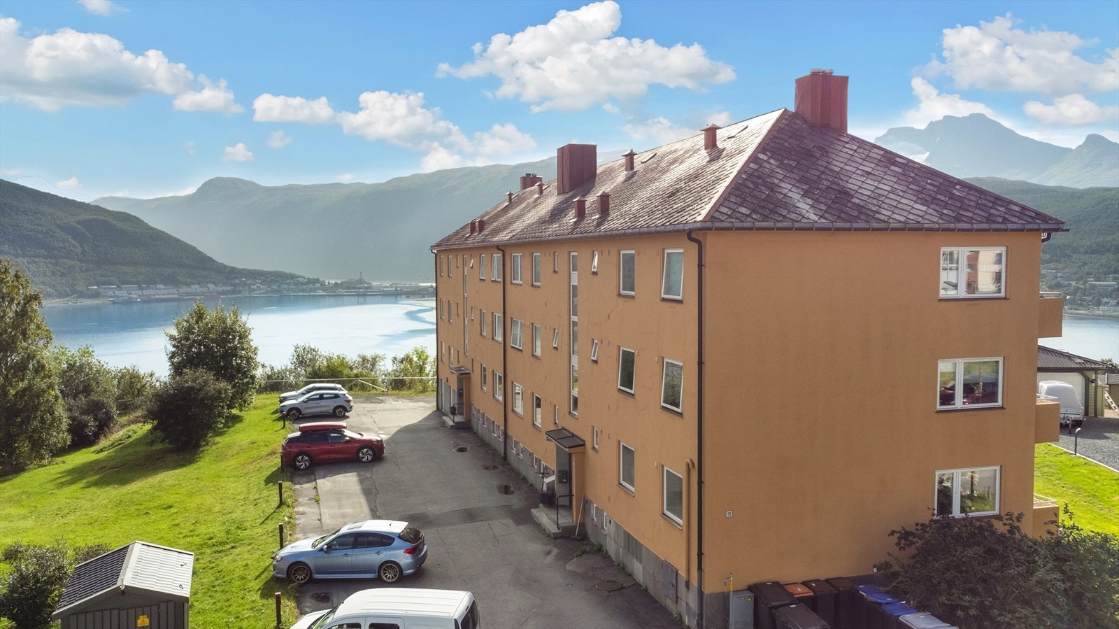 Leiligheten ligger i et rolig boligområde på Framnes. Galleribilde
