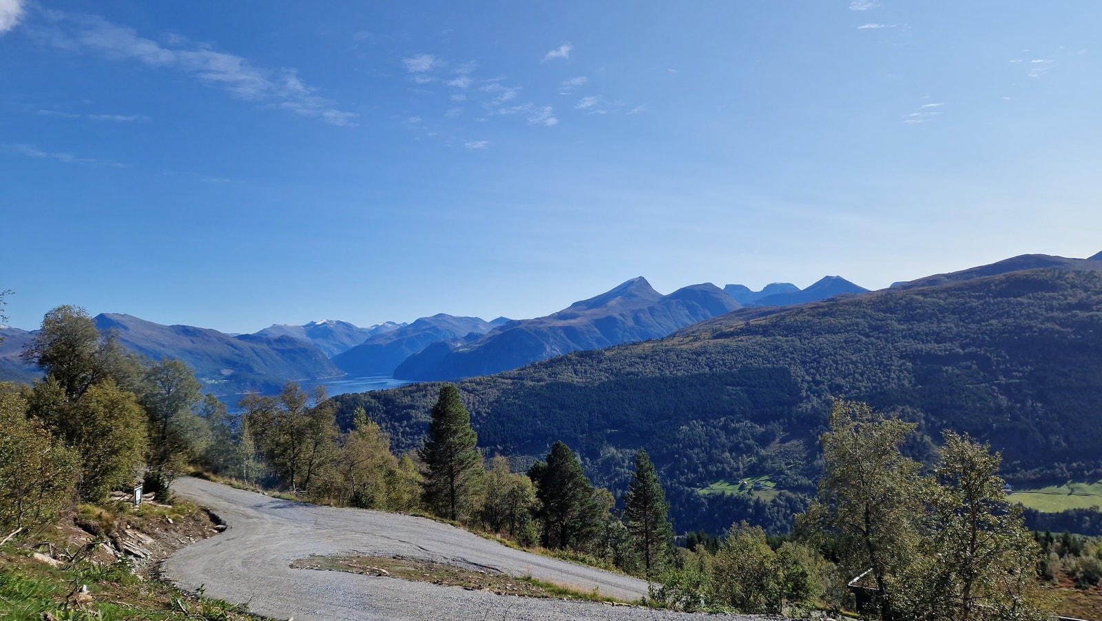 Flott panoramautsikt mot Storfjorden Galleribilde