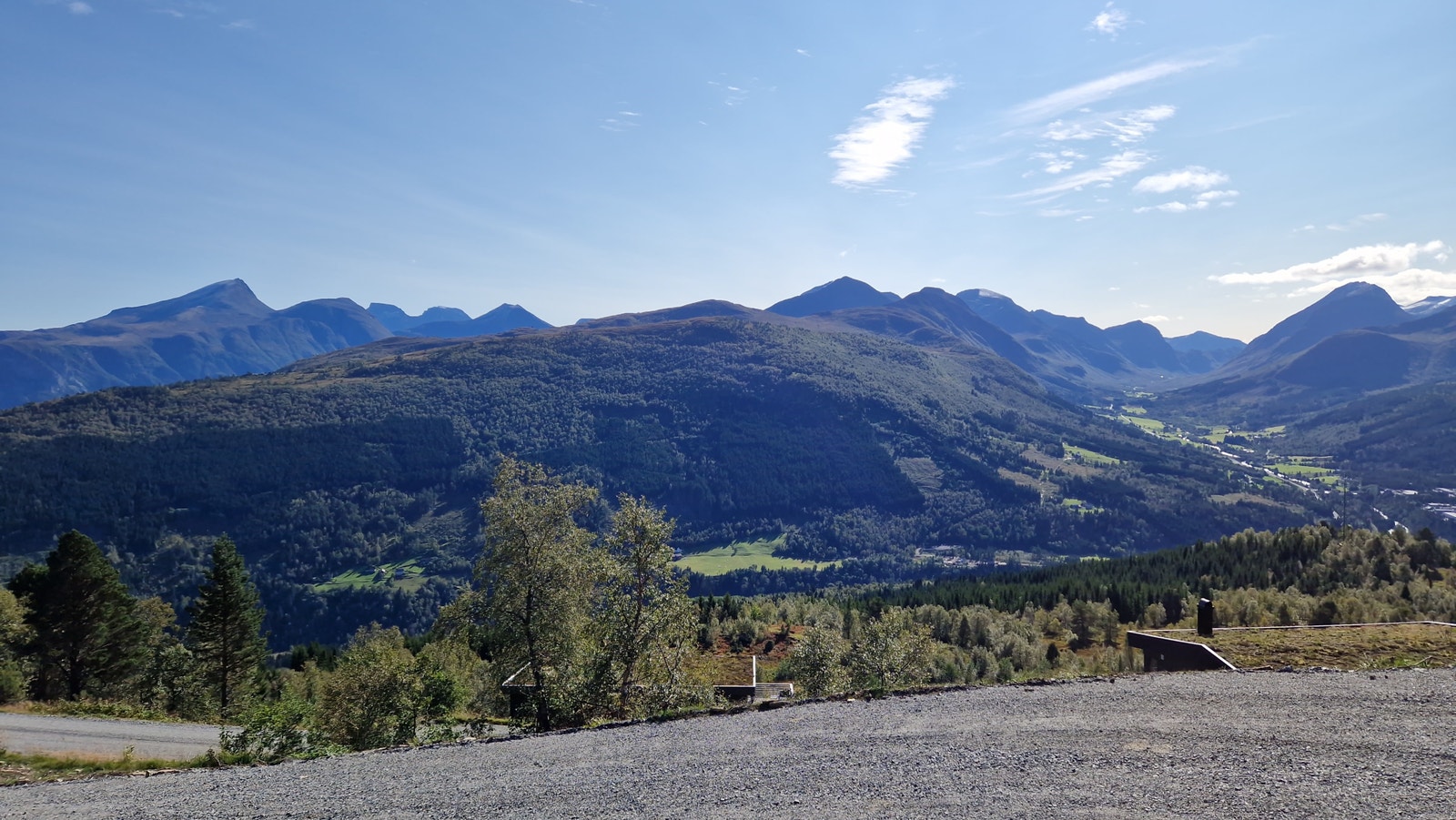 Og utsikt mot Strandadalen Galleribilde