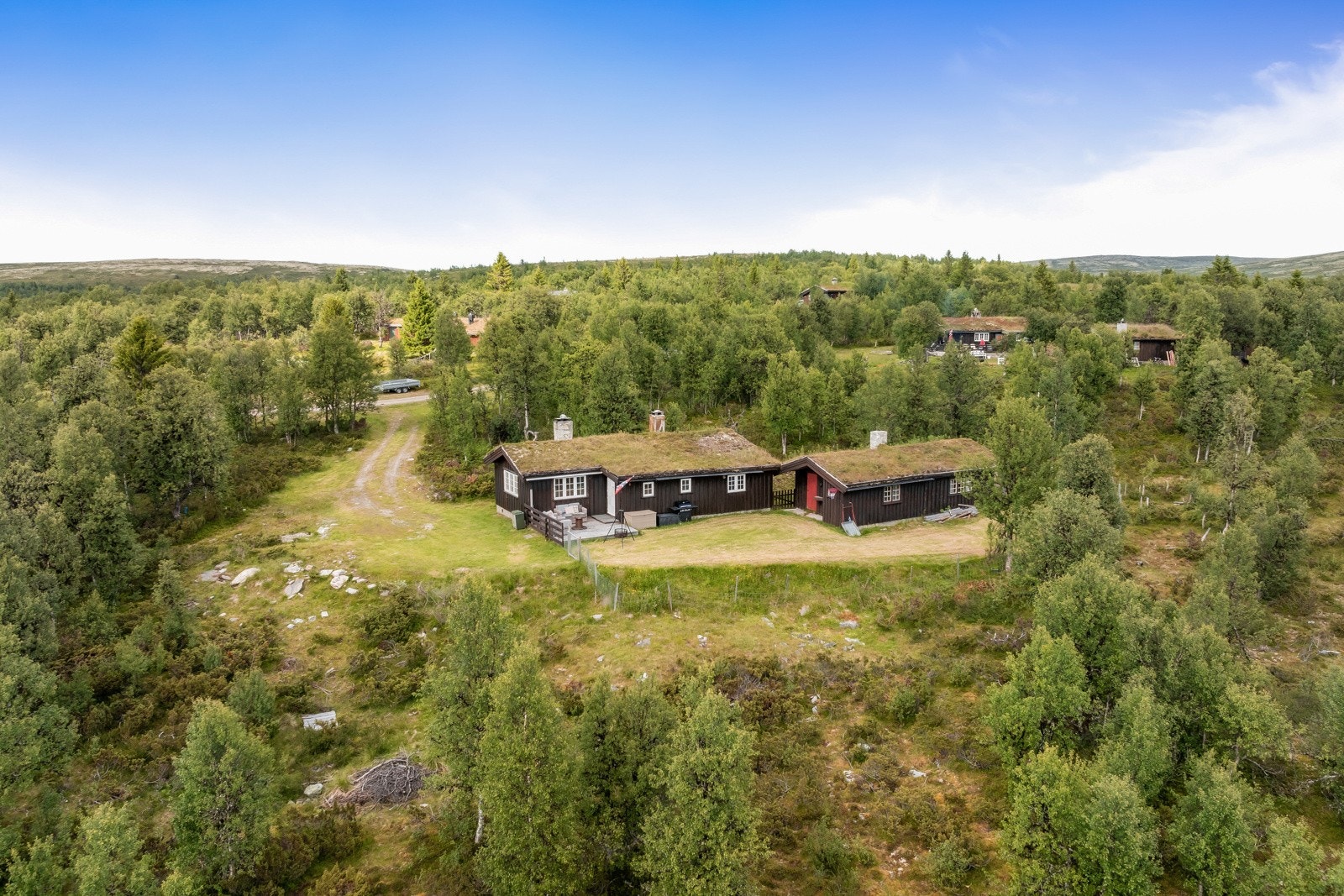Fint beliggende hytte med attraktiv og skjermet beliggenhet. Galleribilde