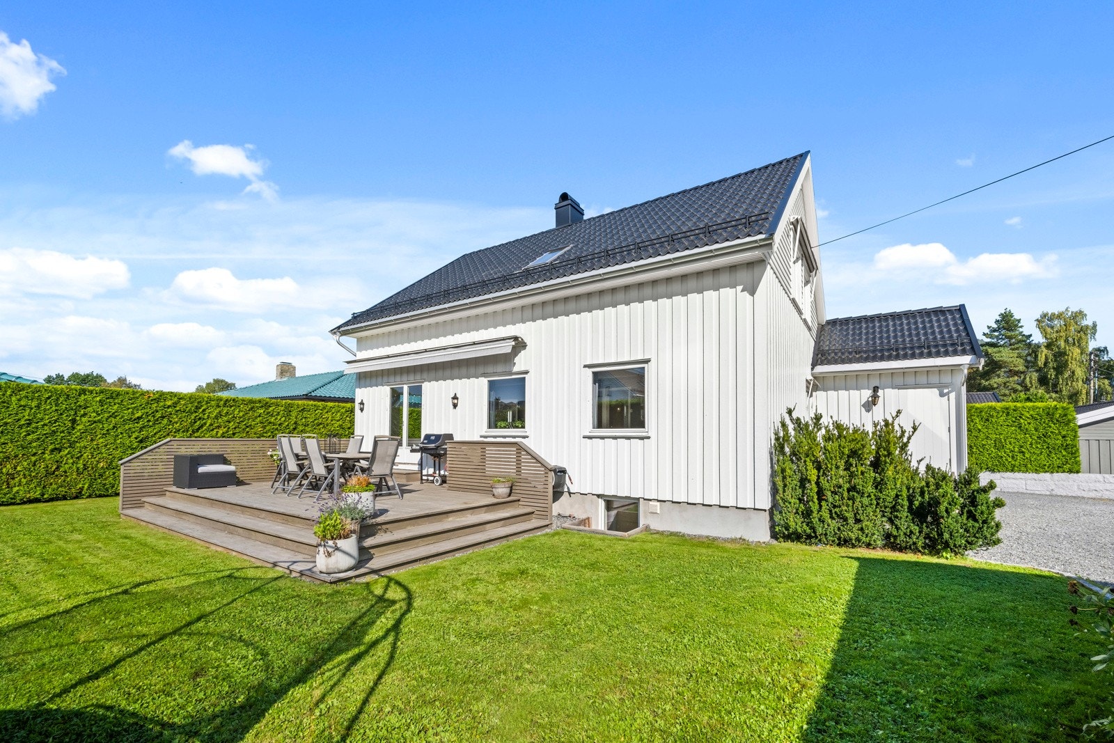 Enebolig over 3 plan med flotte utearealer Galleribilde