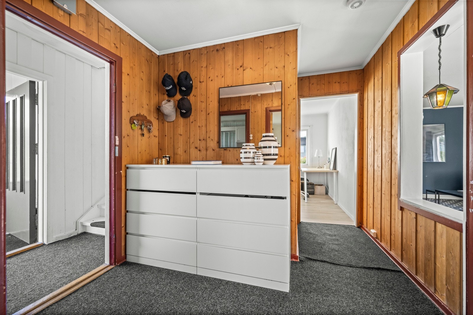 Gang med plass til enkel garderobeløsning Galleribilde