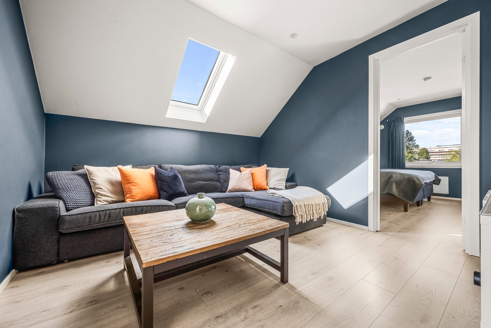 Loftsstue med plass til sofagruppe Galleribilde