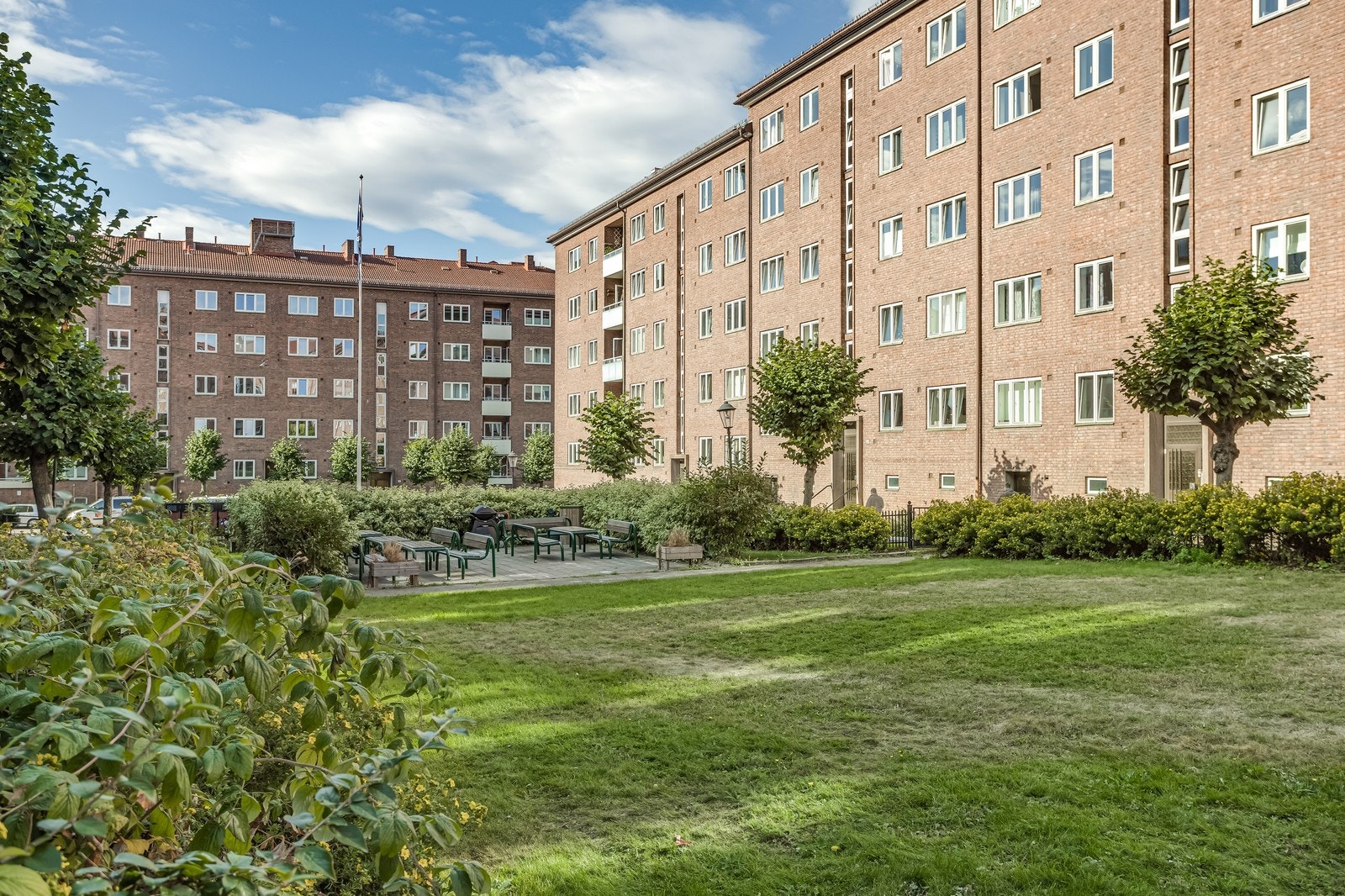 Populært område på Rodeløkka. Her er det hyggelig opparbeidet fellesareal. Galleribilde
