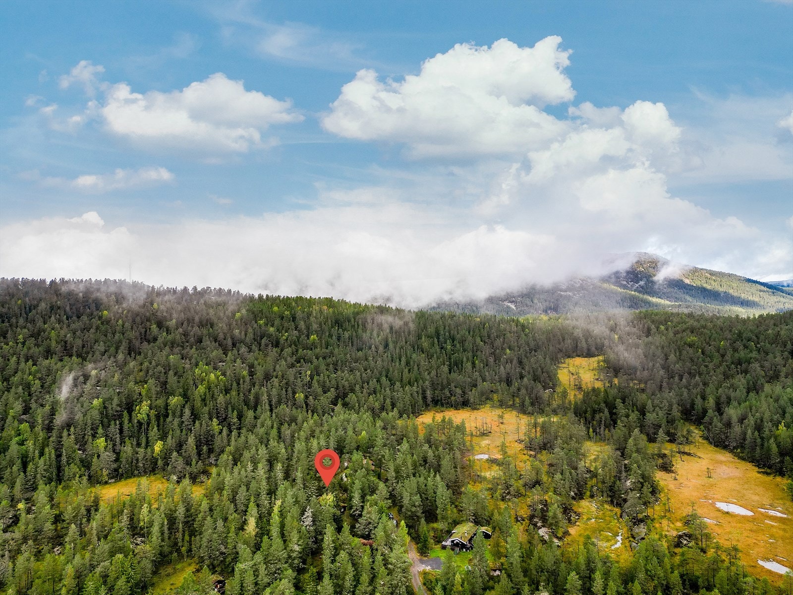Området byr på gode turmuligheter hele året, og på vinterstid er det gode oppkjørte skiløyper like ved hytta som vedlikeholdes av Breiset og Omegn løypelag. Galleribilde