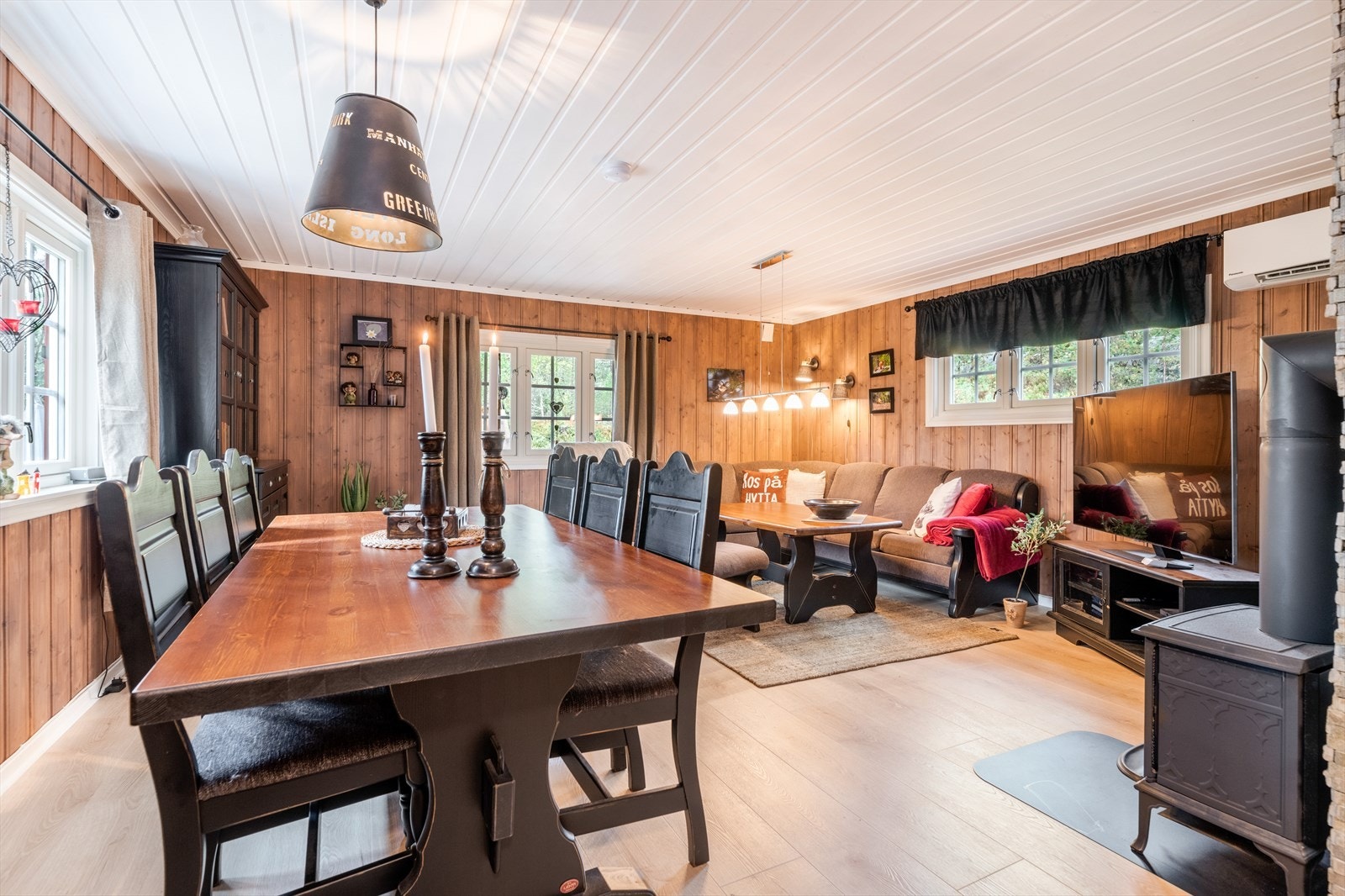 Hytta er jevnlig oppgradert med blant annet nyere taktekke, nytt kjøkken og oppgradert elektrisk anlegg. Galleribilde