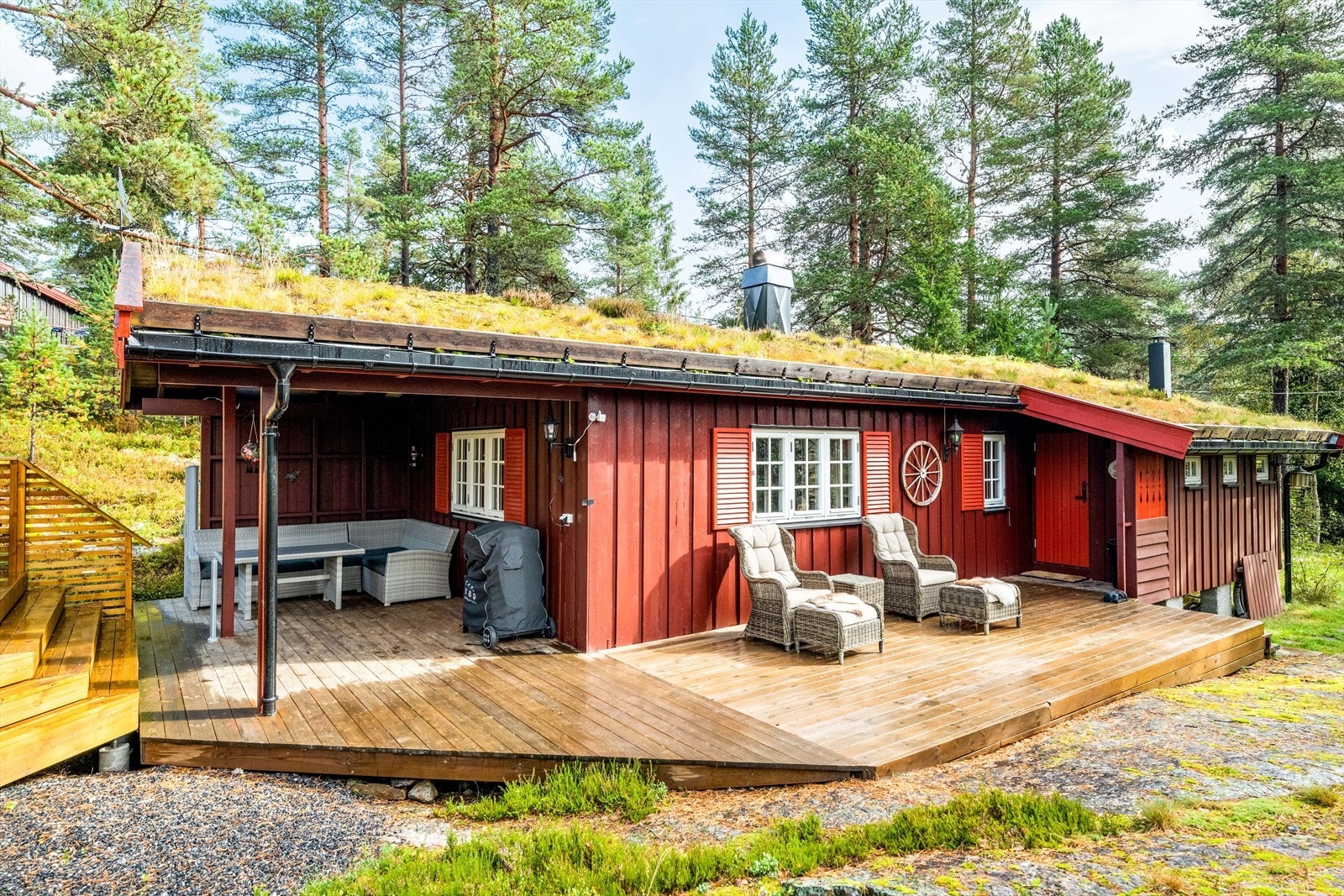 Hytta ligger skjermet og usjenert til, noe som gir den gode følelsen av privatliv. Galleribilde