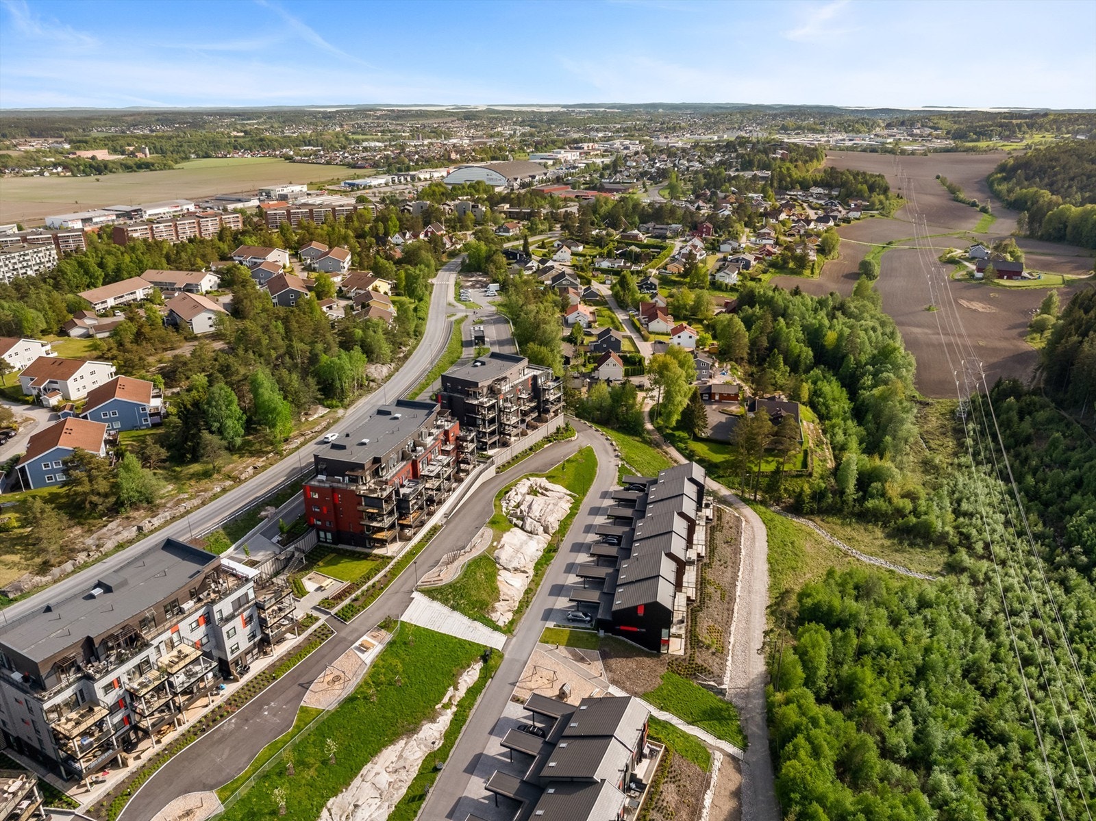 Umiddelbar nærhet til marka innebærer enkel tilgang til omfangsrike turområder, lysløype og preparerte skispor. Galleribilde