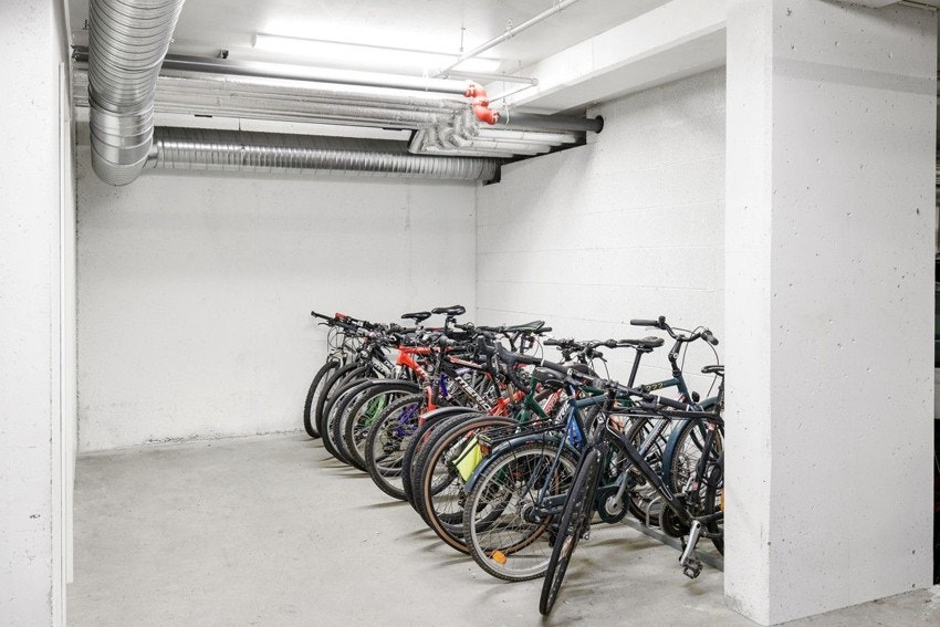 Sykkelparkering i borettslaget Galleribilde