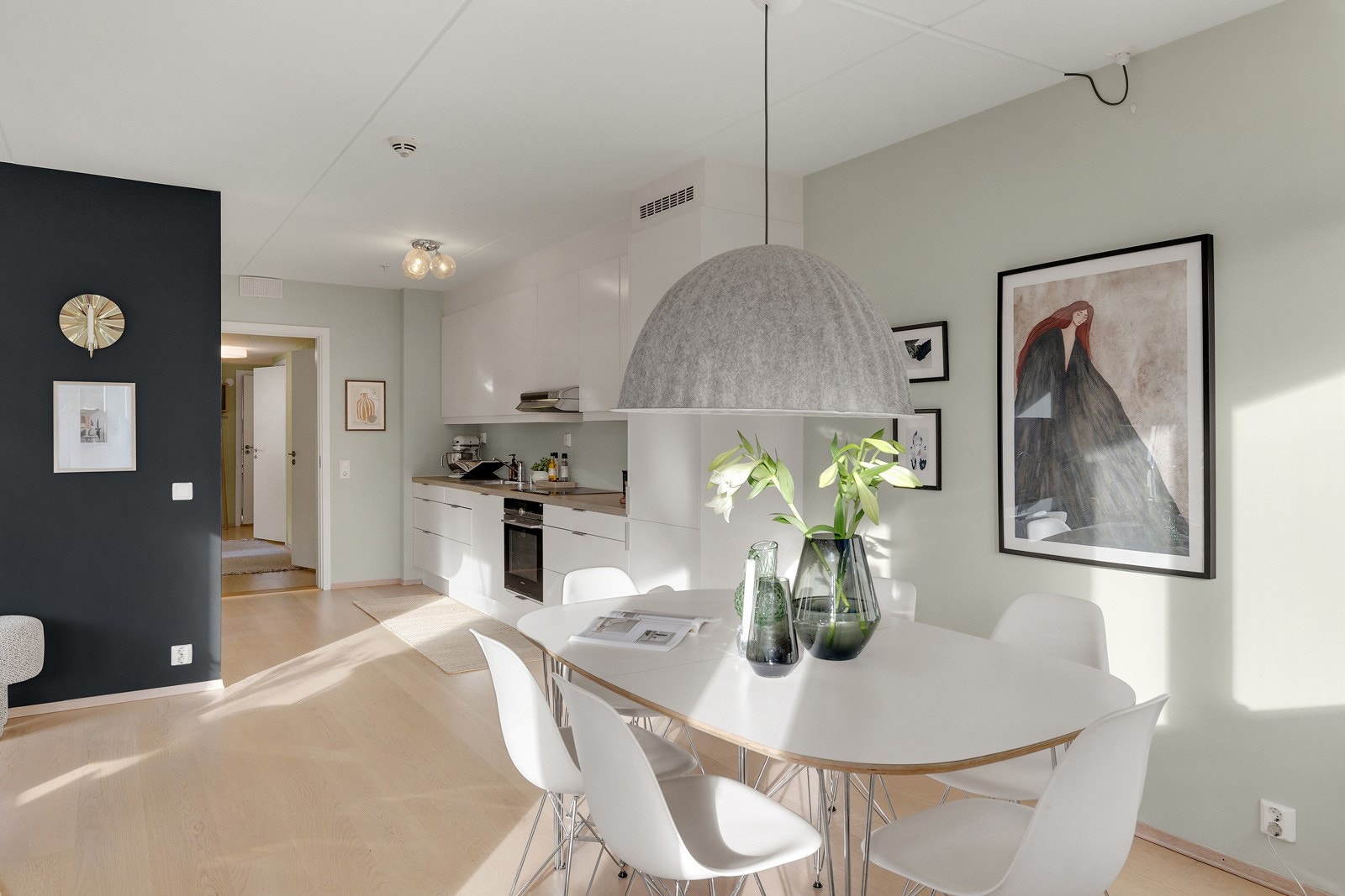 Det er plass til stort spisebord med tilhørende møblement Galleribilde