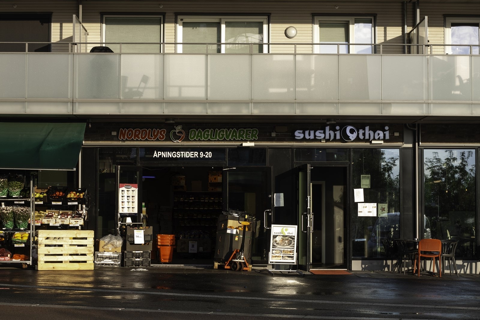 Grønsakshandler og sushi ligger er rett ved Oppsal senter Galleribilde