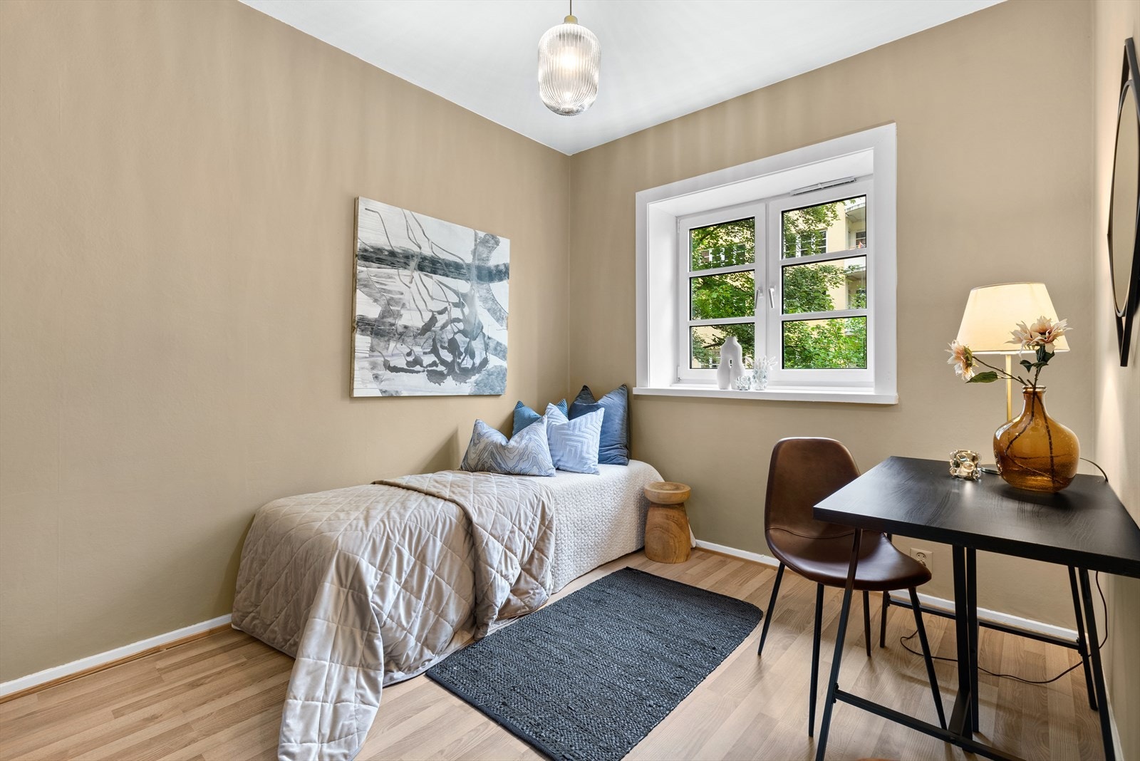 Det andre soverommet har god plass til seng og garderobeskap Galleribilde