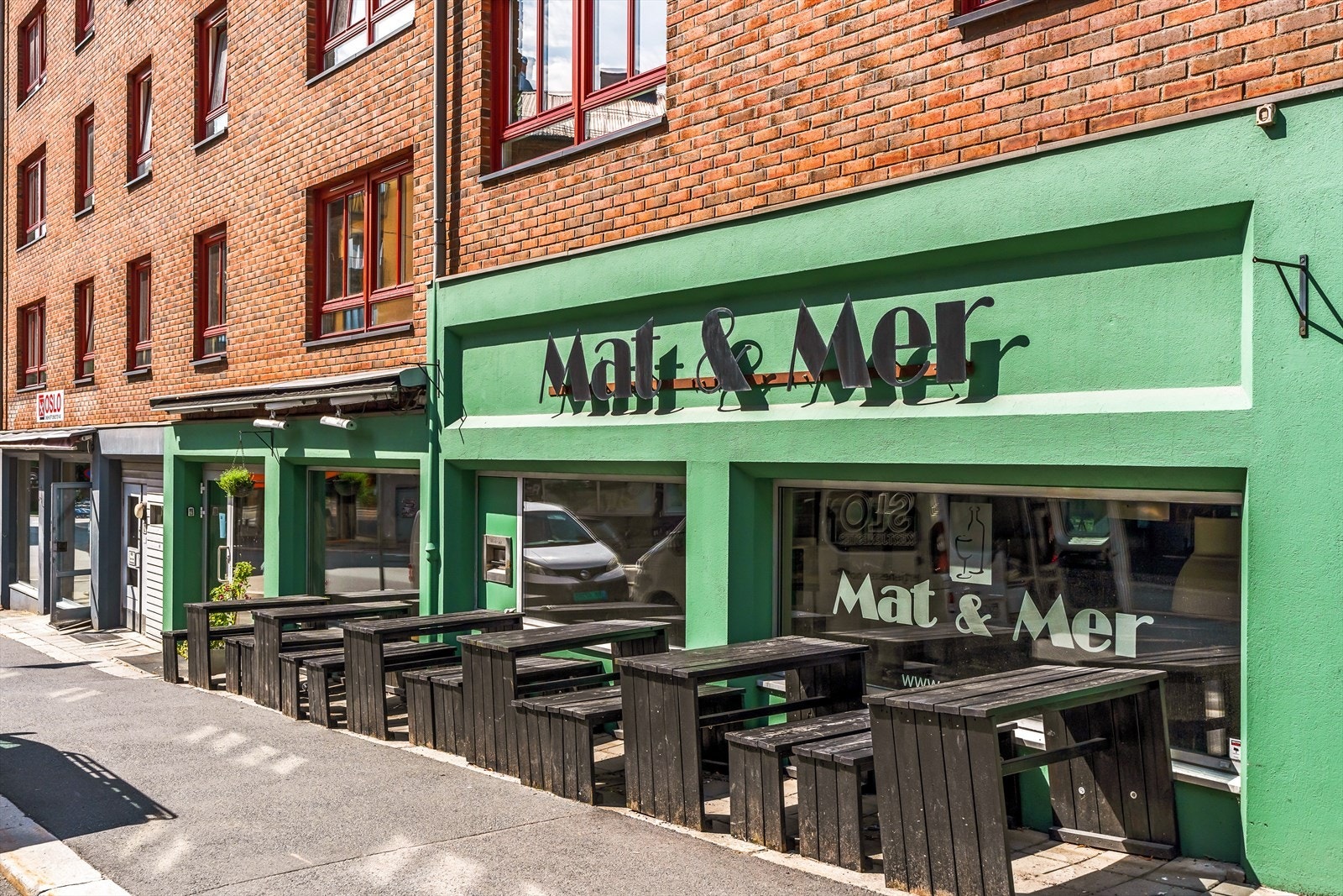 Nærområdet består av flere hyggelige kafeer og restauranter, som blant annet Bjølsen bakeri, Sagene Lunsjbar, Kaffebrenneriet og Mat & Mer Galleribilde