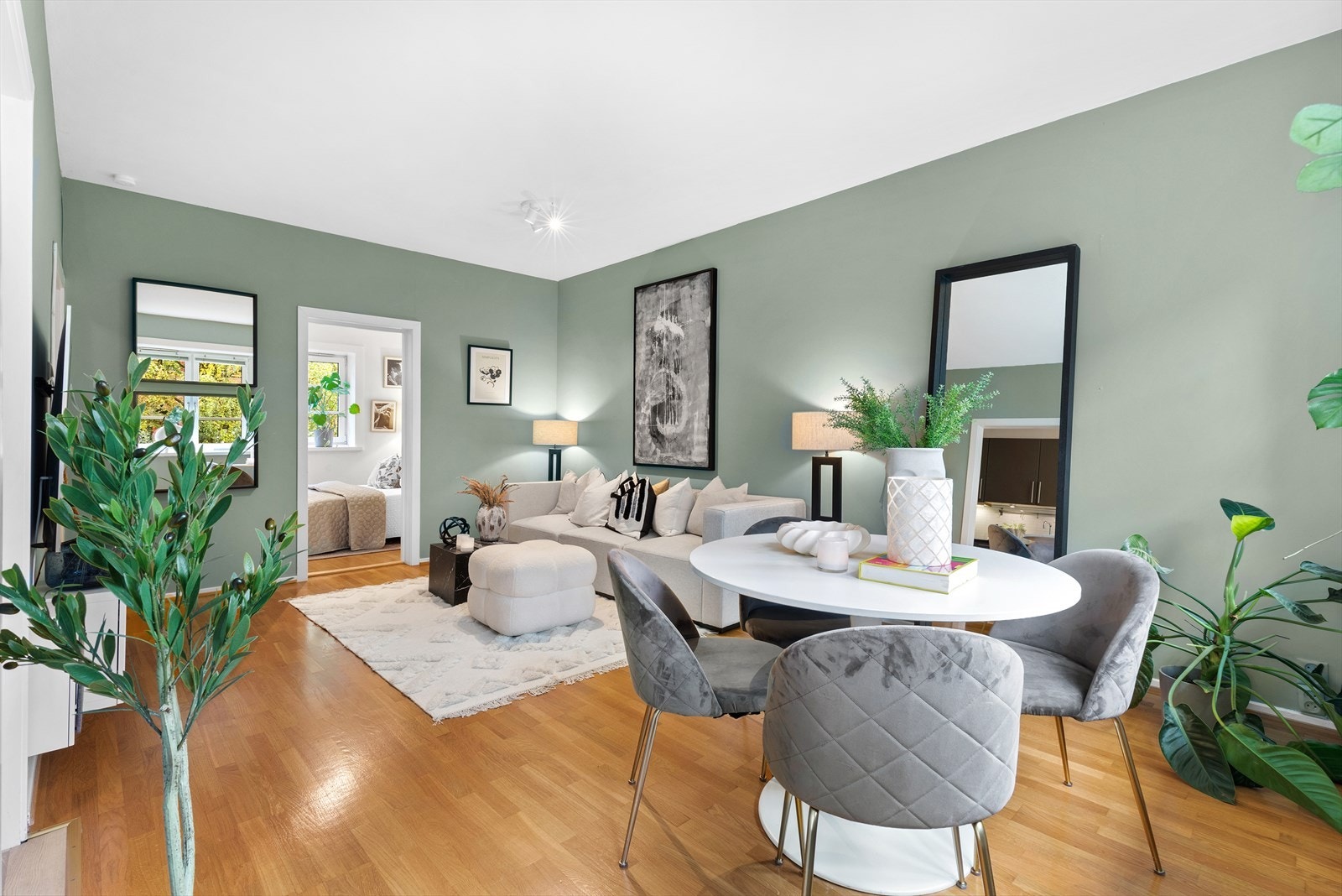 Stuen er malt i en flott og behagelig farge Galleribilde