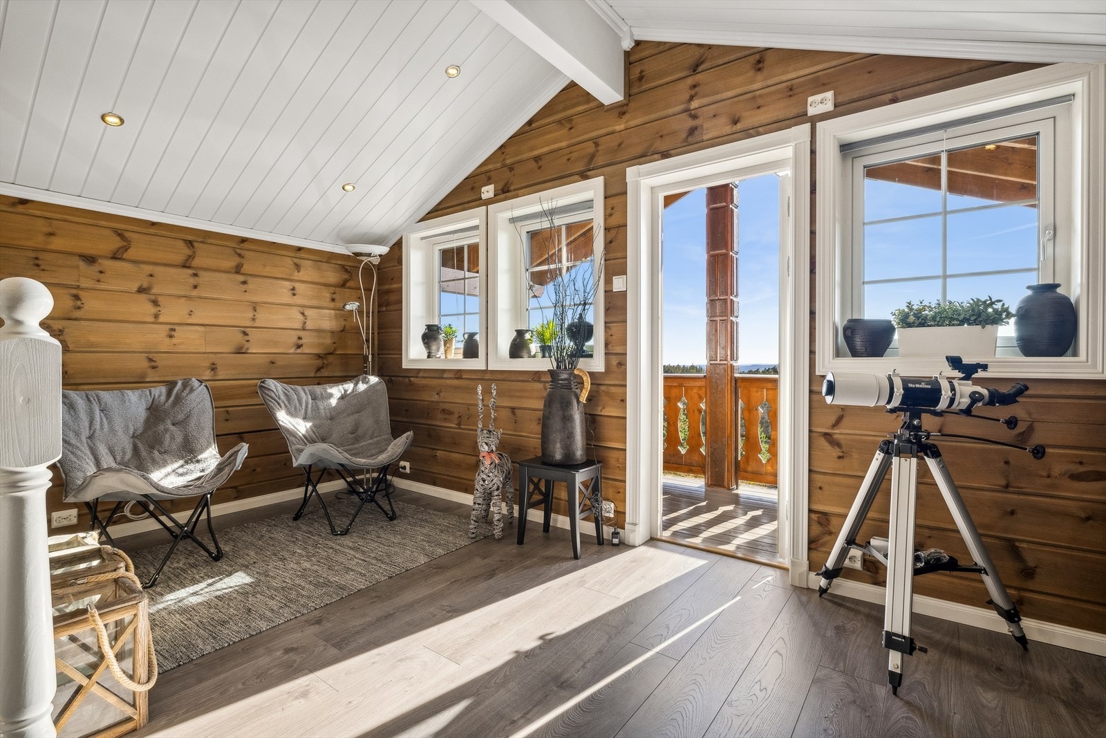 Fra loftstuen er det utgang til balkong Galleribilde