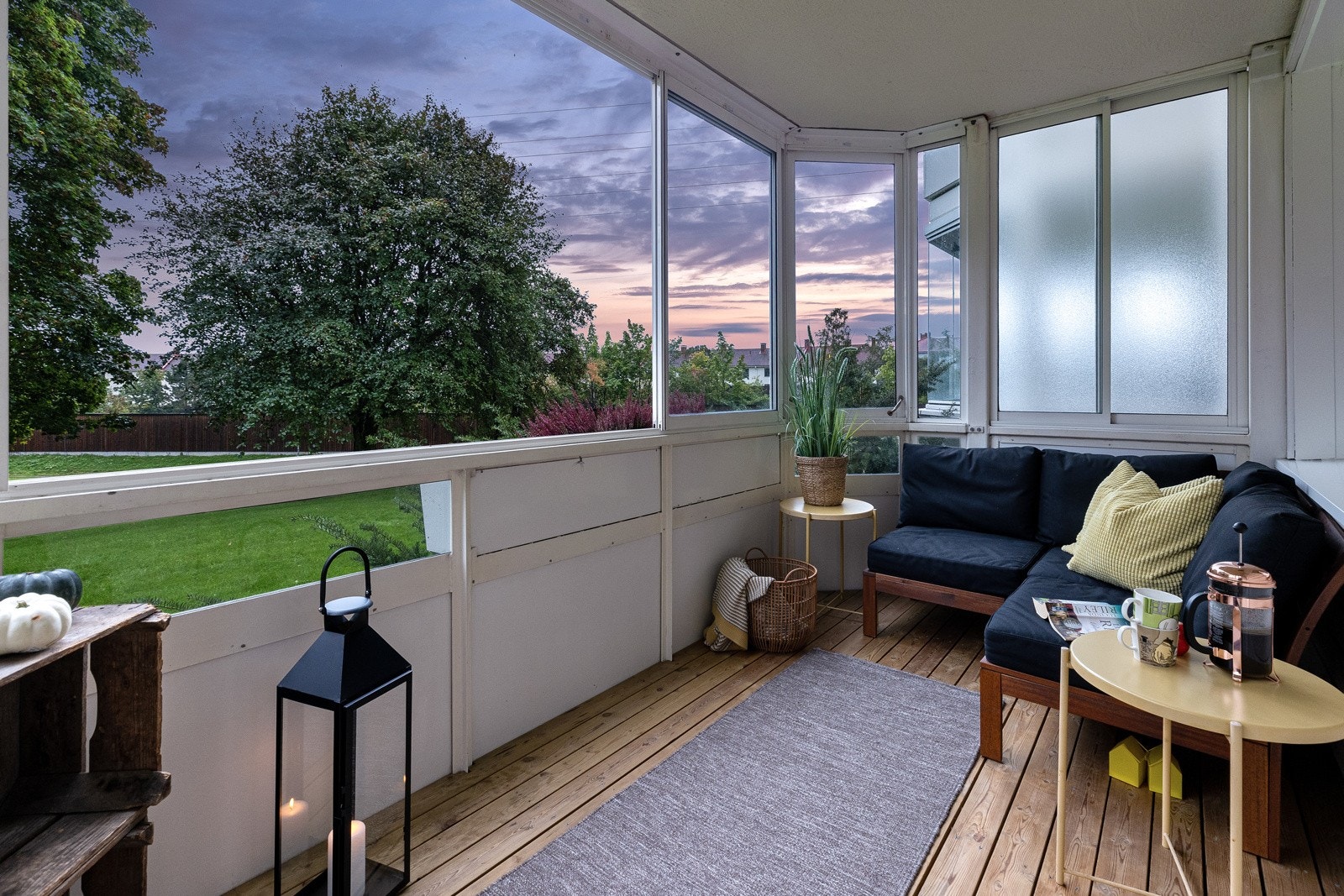 Denne herlige utsikten og balkongen kan nå bli din Galleribilde