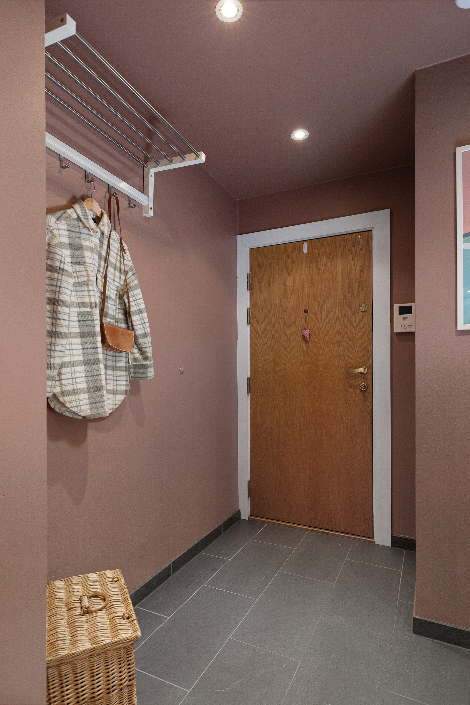 Avhengsmuligheter i åpen garderobe Galleribilde