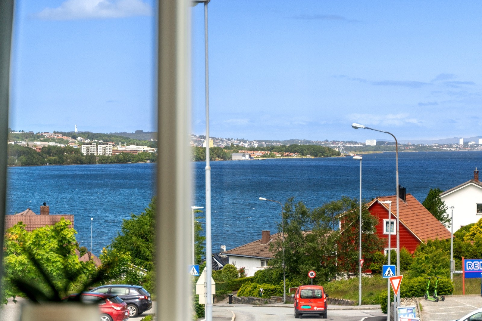 Utsikt mot Gandsfjorden fra 2.etasje. Galleribilde