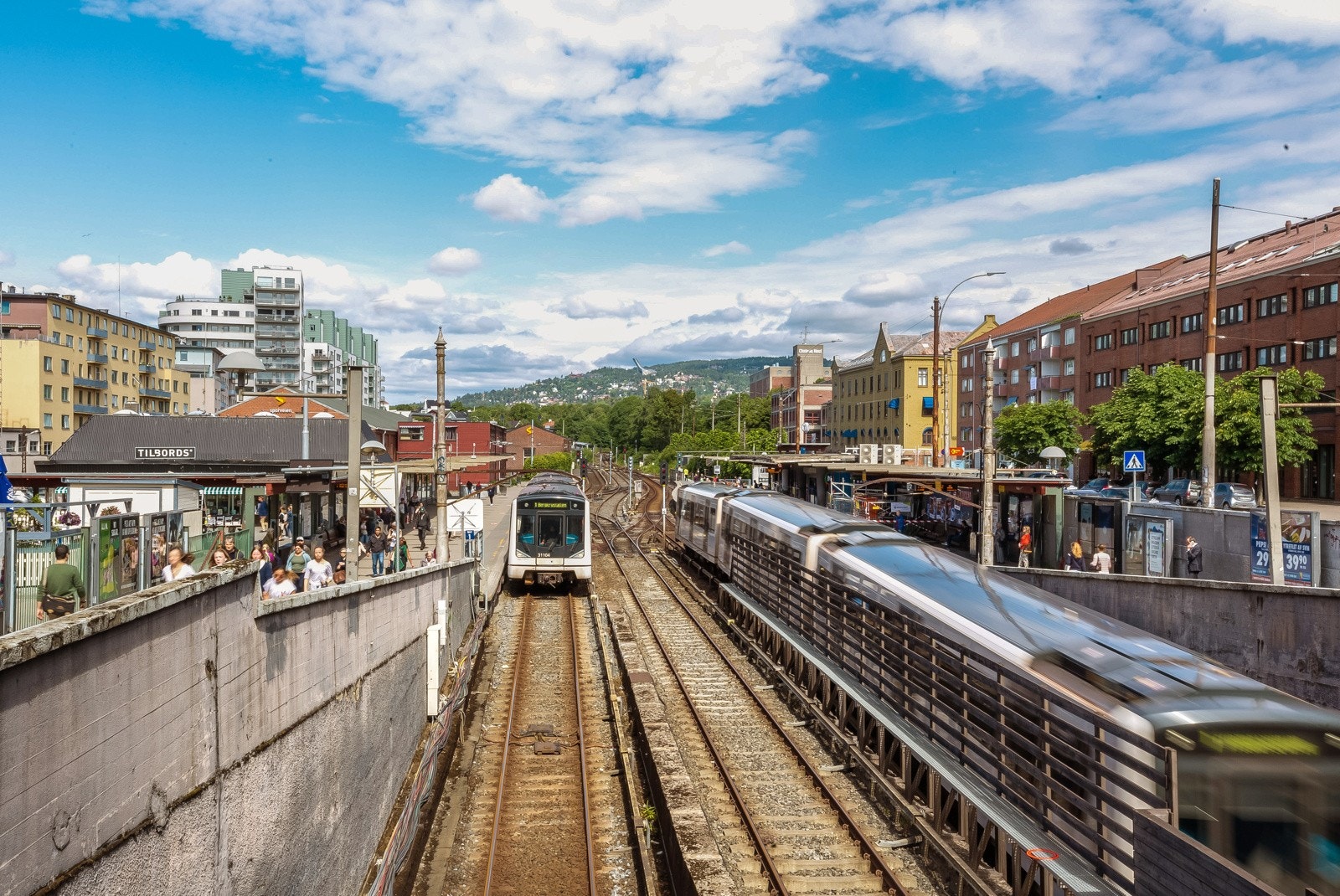 Majorstuen er et knutepunkt for offentlig kommunikasjon med buss, T-bane og trikk Galleribilde