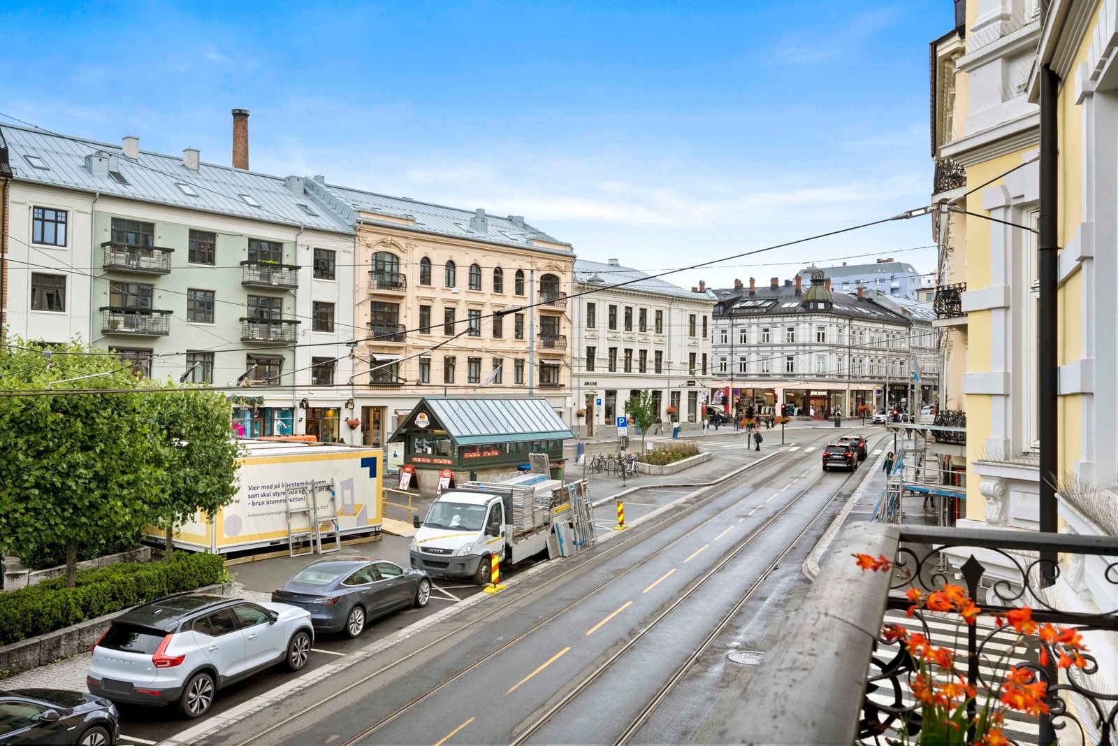 På denne siden av leiligheten har det god avstand mellom bebyggelsen og dermed minimalt med innsyn Galleribilde