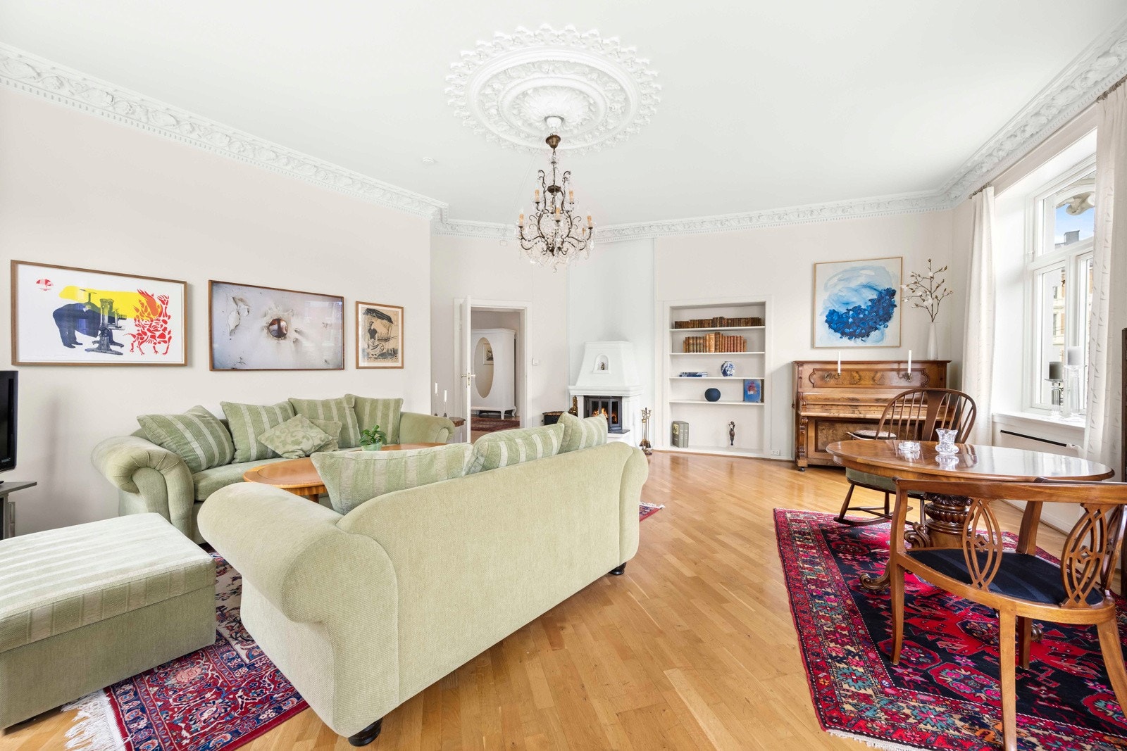 Leiligheten oppleves som meget romslig med sine 145 m2! Galleribilde