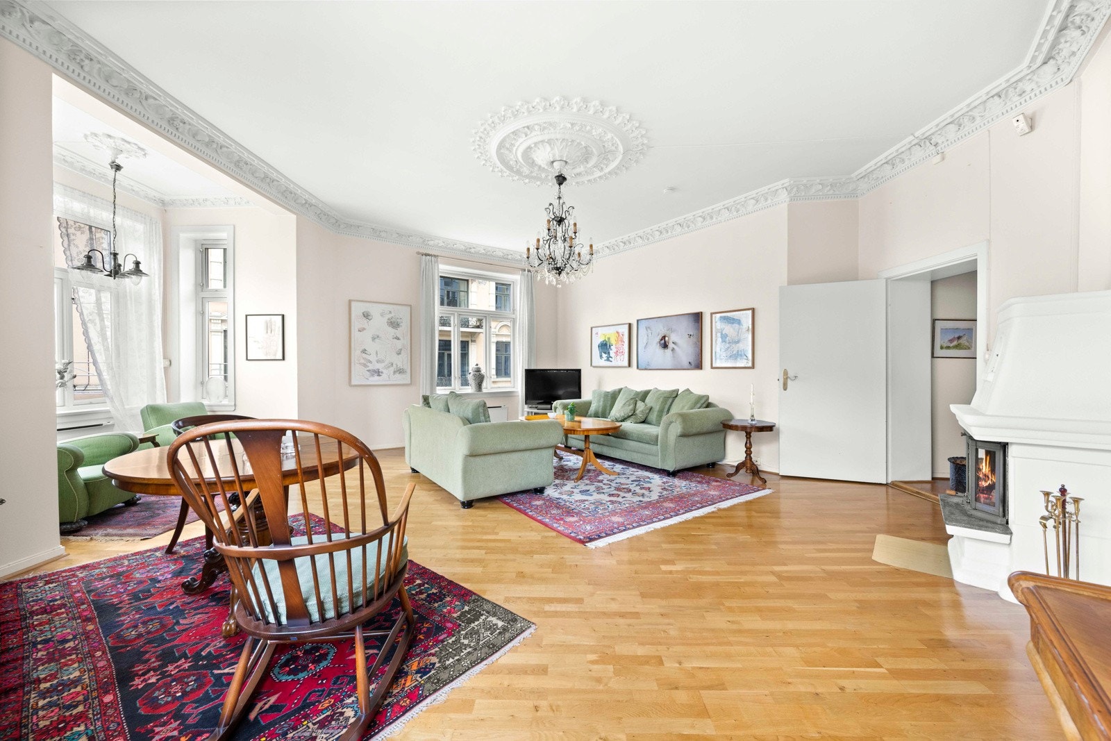 Dette er en svært sjarmerende og klassisk hjørneleilighet Galleribilde