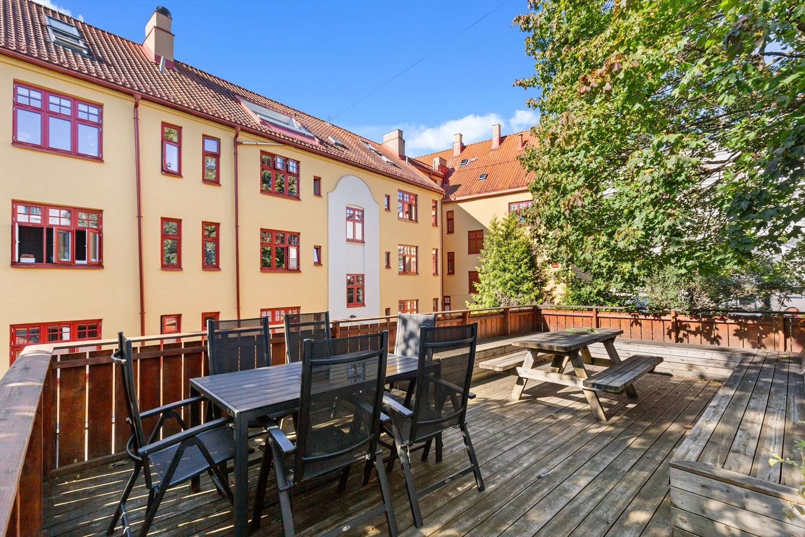 Stor og hyggelig terrasse. Galleribilde