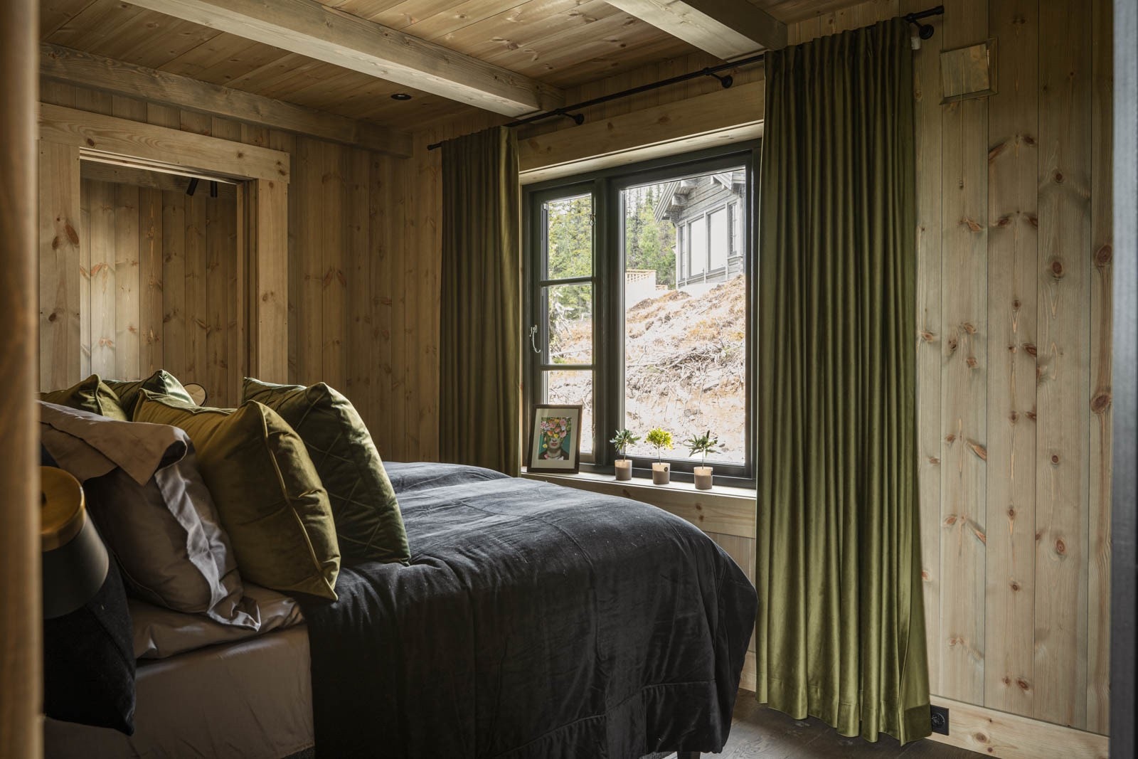 1 etg sov 1_1 Illustrasjon fra tilsvarende ferdigstilt hytte Galleribilde