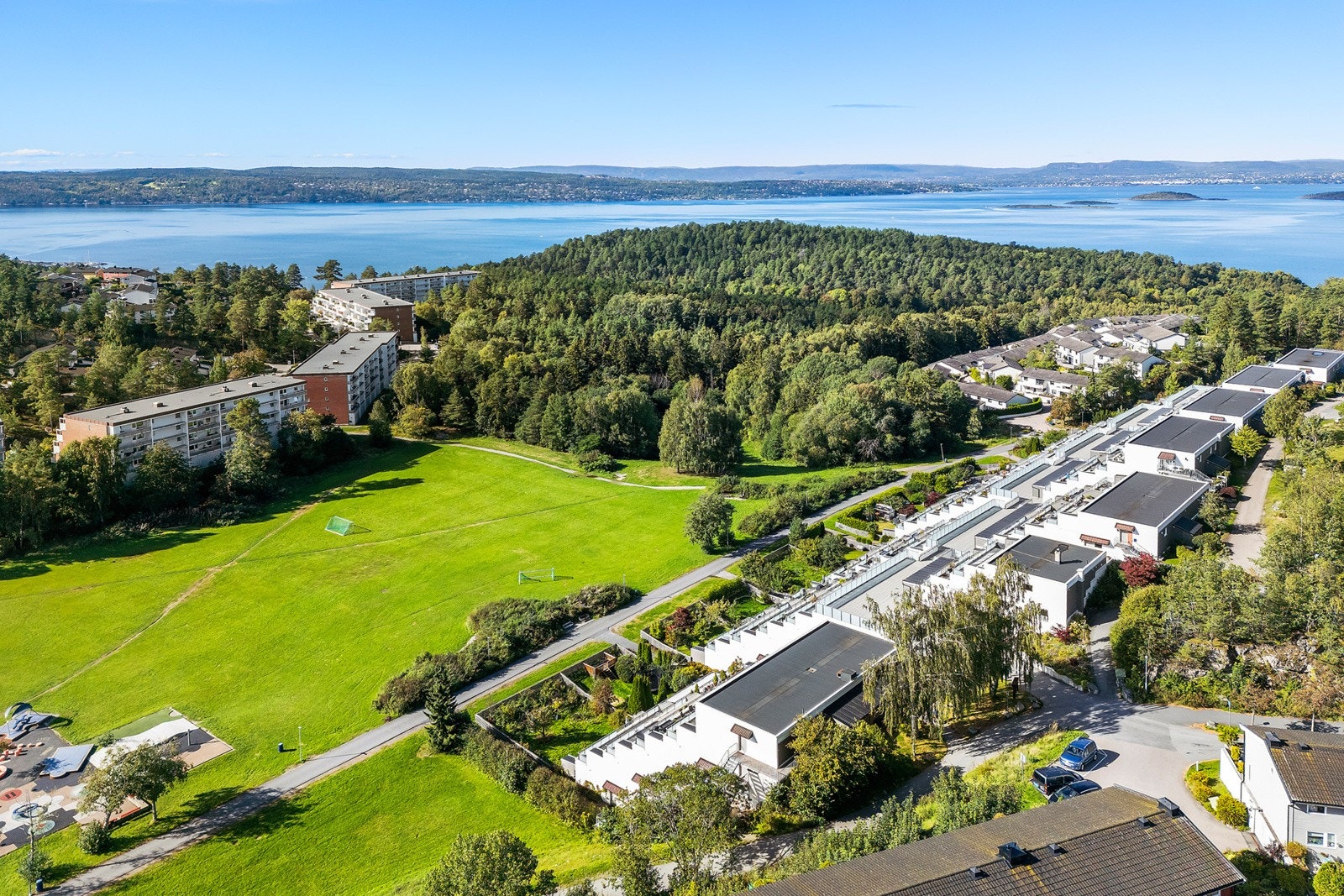 Blokken er omgitt av grønne lunger og mye natur Galleribilde