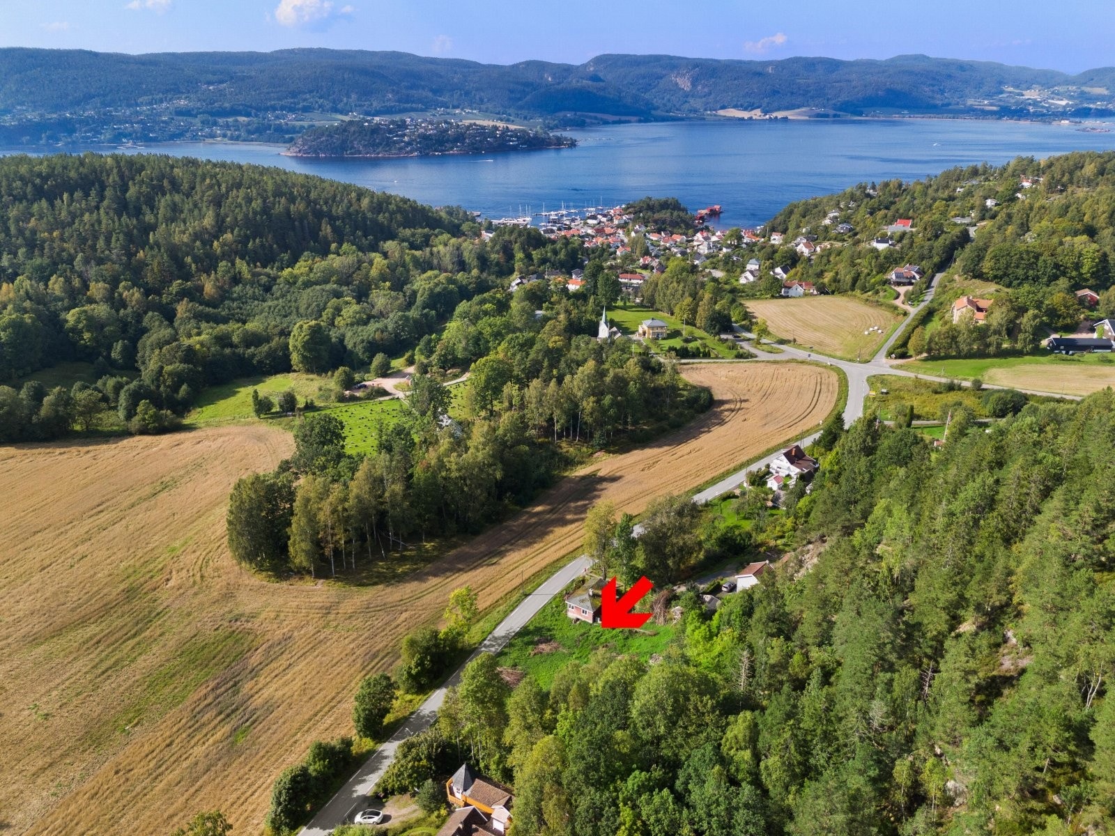 Eiendommen ligger med ca 10 min gange ned til Holmsbu sentrum Galleribilde