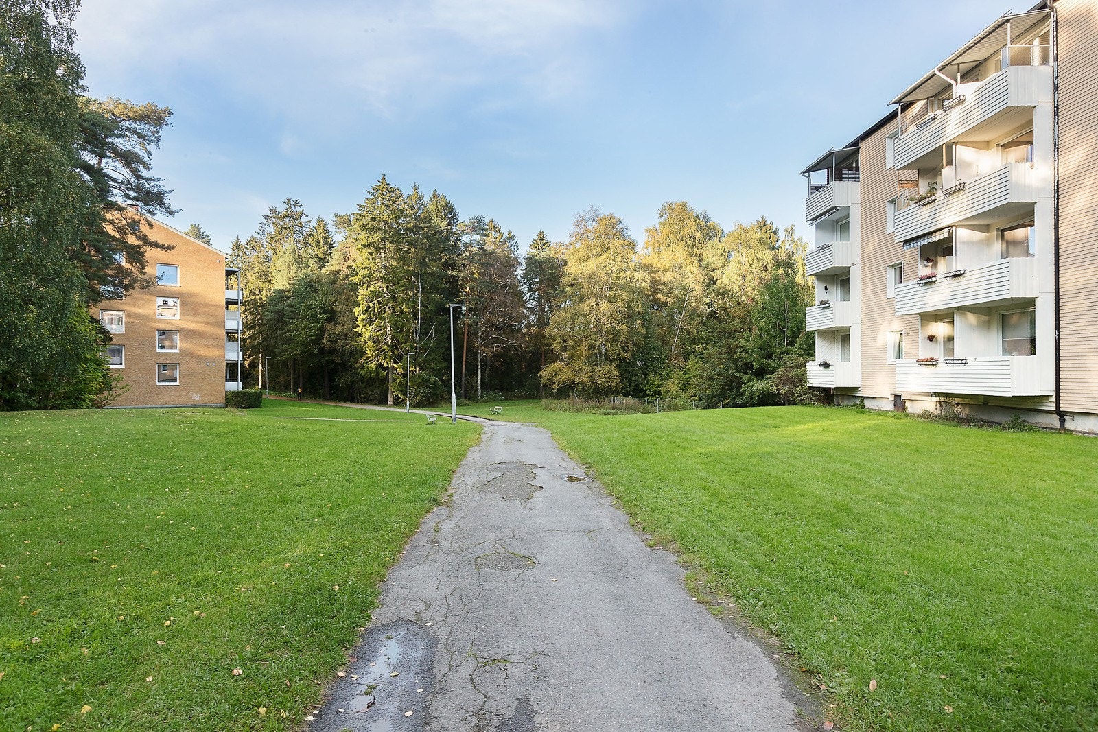 Det er kun noen minutters gang til t-bane på Bergkrystallen Galleribilde