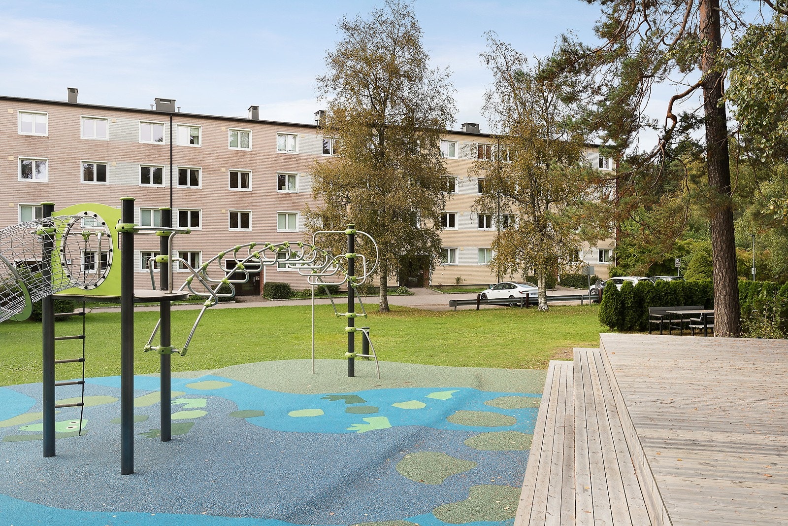 Lekeplass og fellesområde rett utenfor Galleribilde