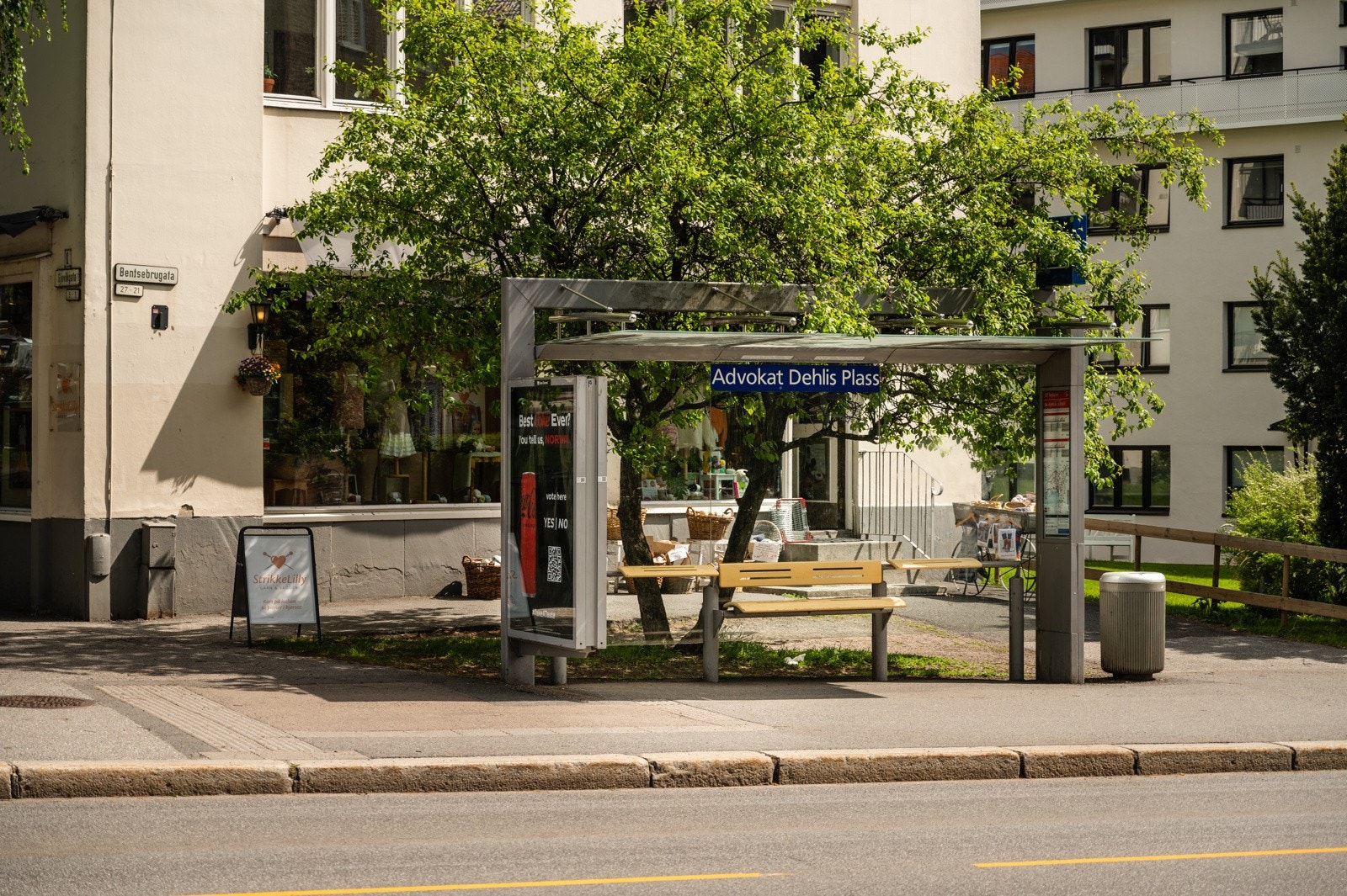 Nærmeste busstopp er i Arendalsgata og på Advokat Dehlis plass. Galleribilde