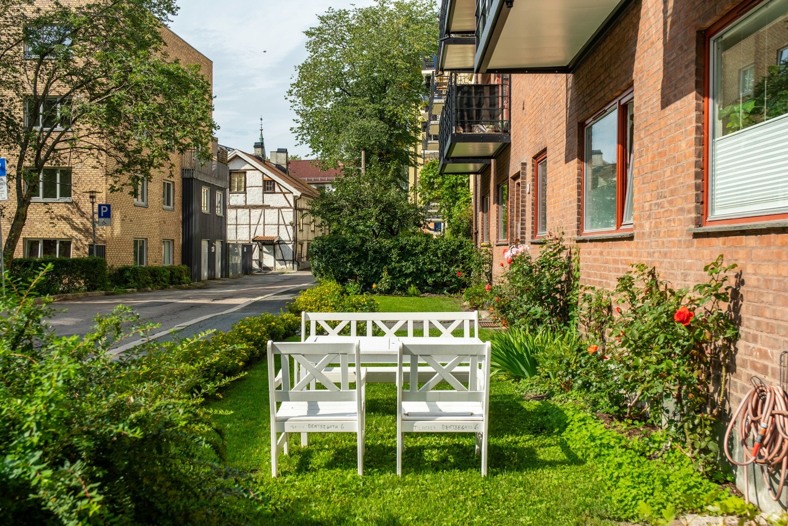 Selger informerer at forhagen benyttes i hovedsak av beboerne i 1. etasje. Galleribilde