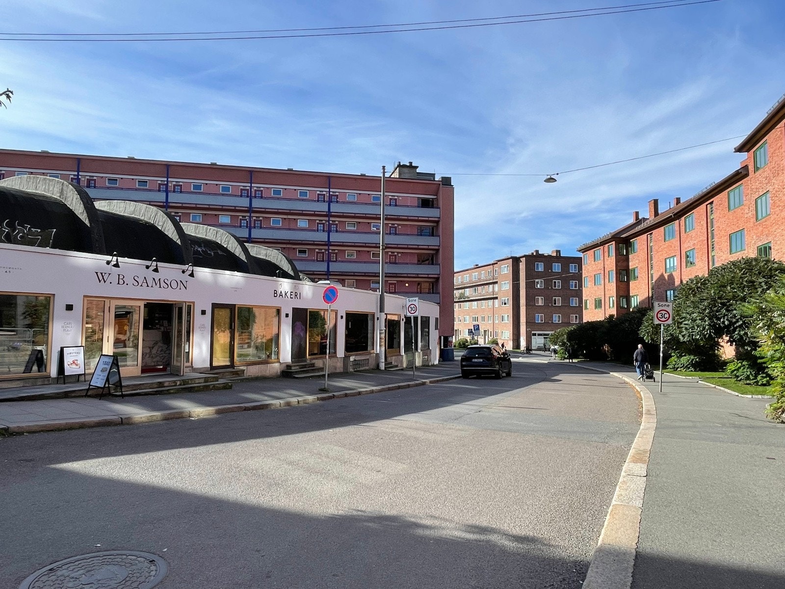 Mange hyggelige serveringssteder i nærområdet. Galleribilde