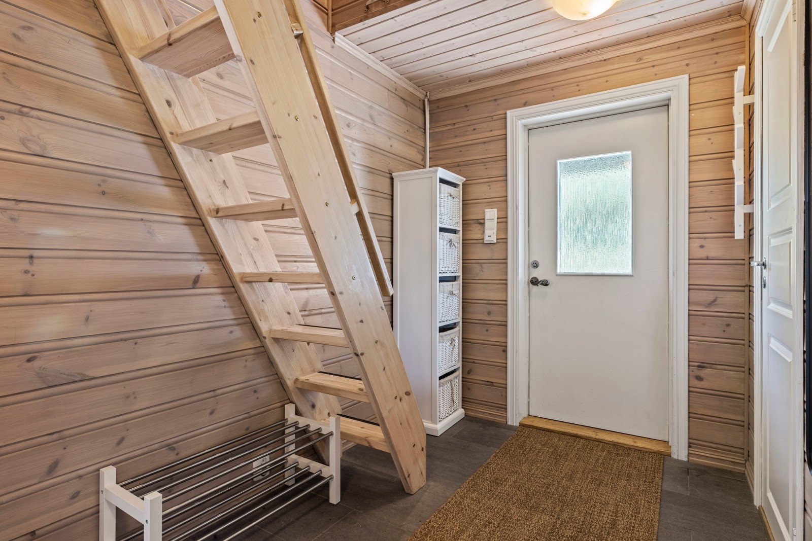 Entré med fliser på gulv Galleribilde