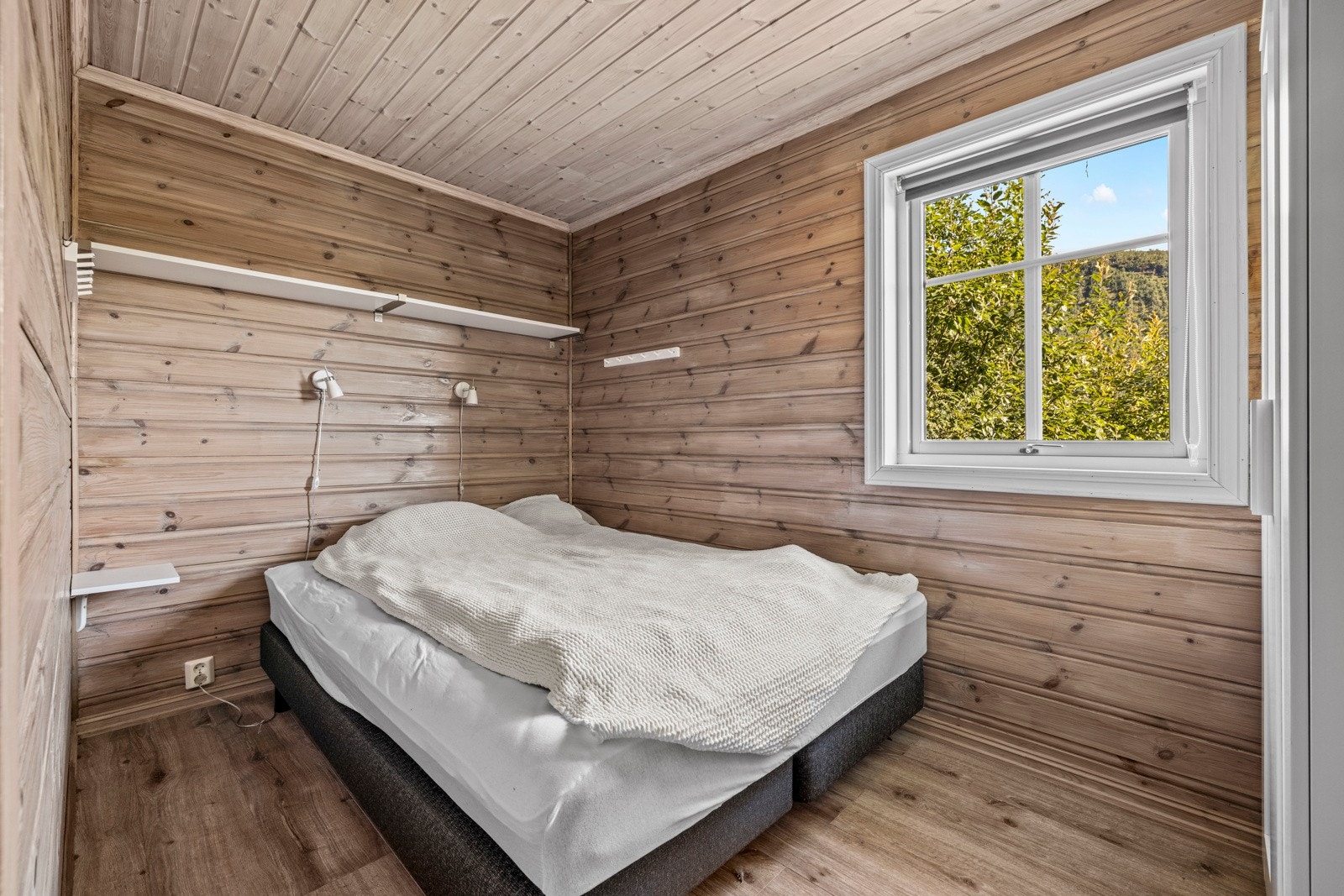 Soverommene har god plass til seng og garderobe Galleribilde