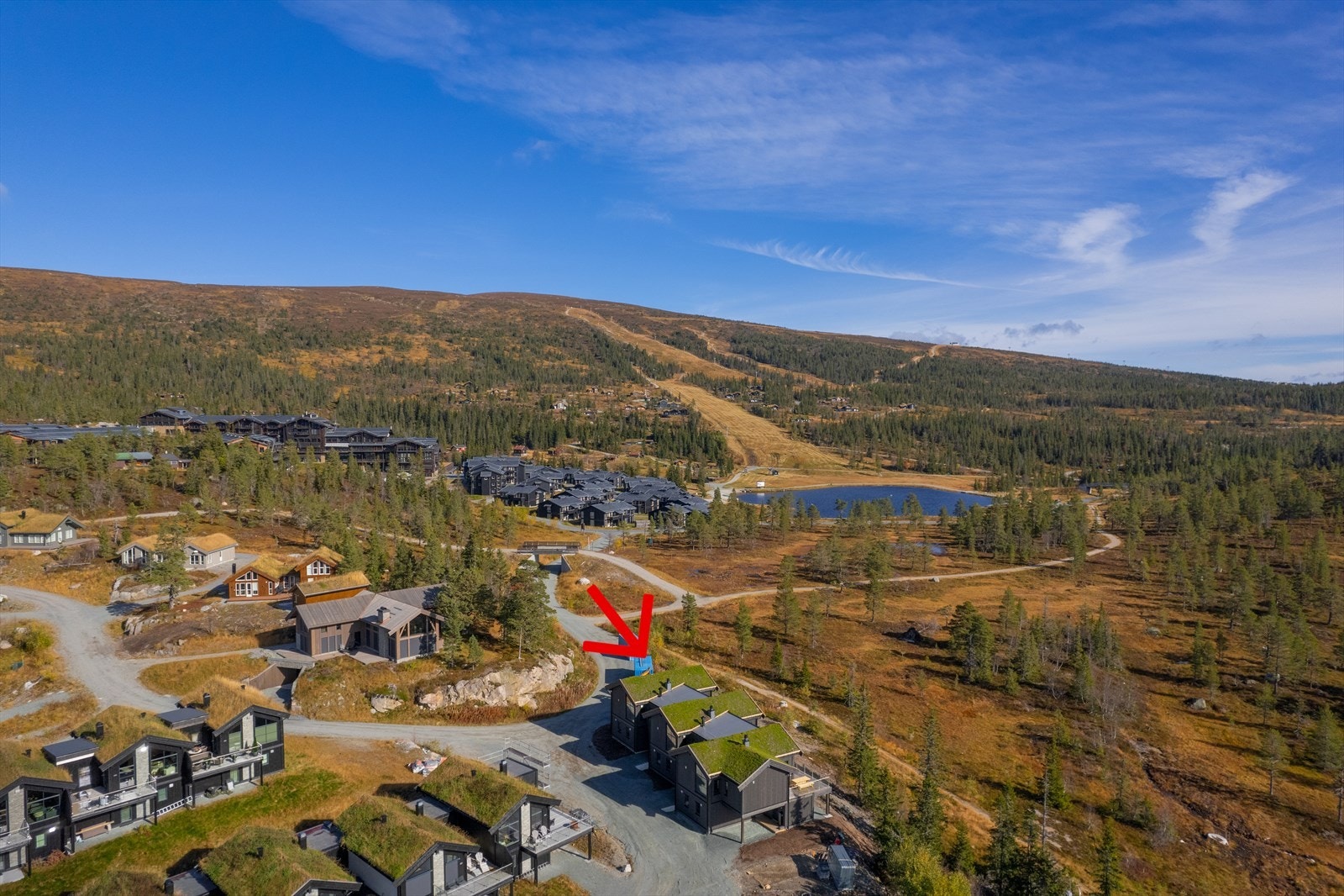 Nydelig plassering med uhindret utsikt mot friområder og skiløypene. Galleribilde