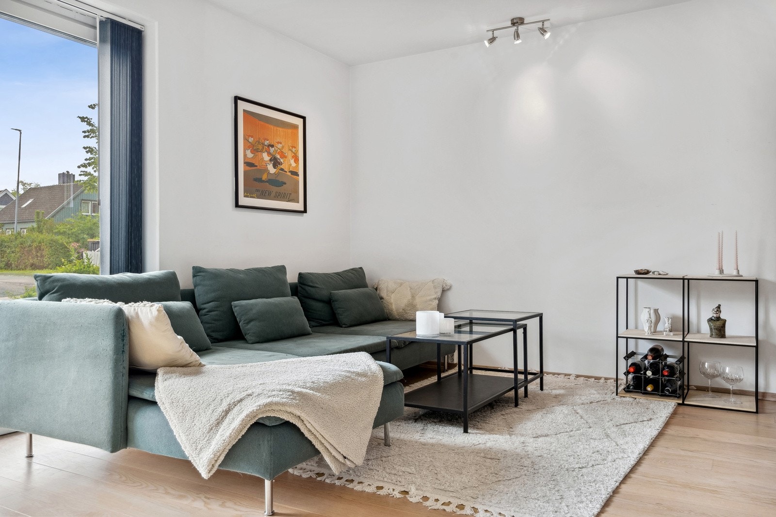 Leiligheten ble ferdigstilt i 2019 og består av tidsriktige og gode materialvalg. Galleribilde