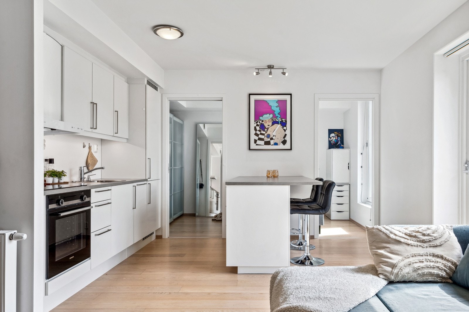 Leiligheten har fjernvarme og balansert ventilasjon som gir et godt inneklima. Galleribilde