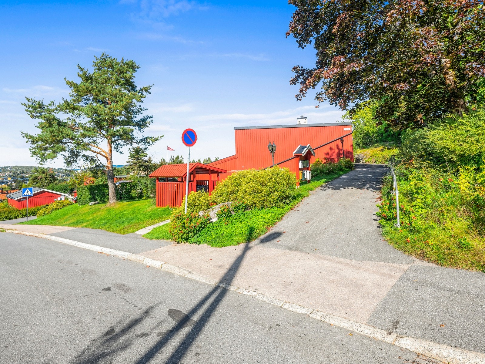Adkomst fra Bogerudveien. Galleribilde