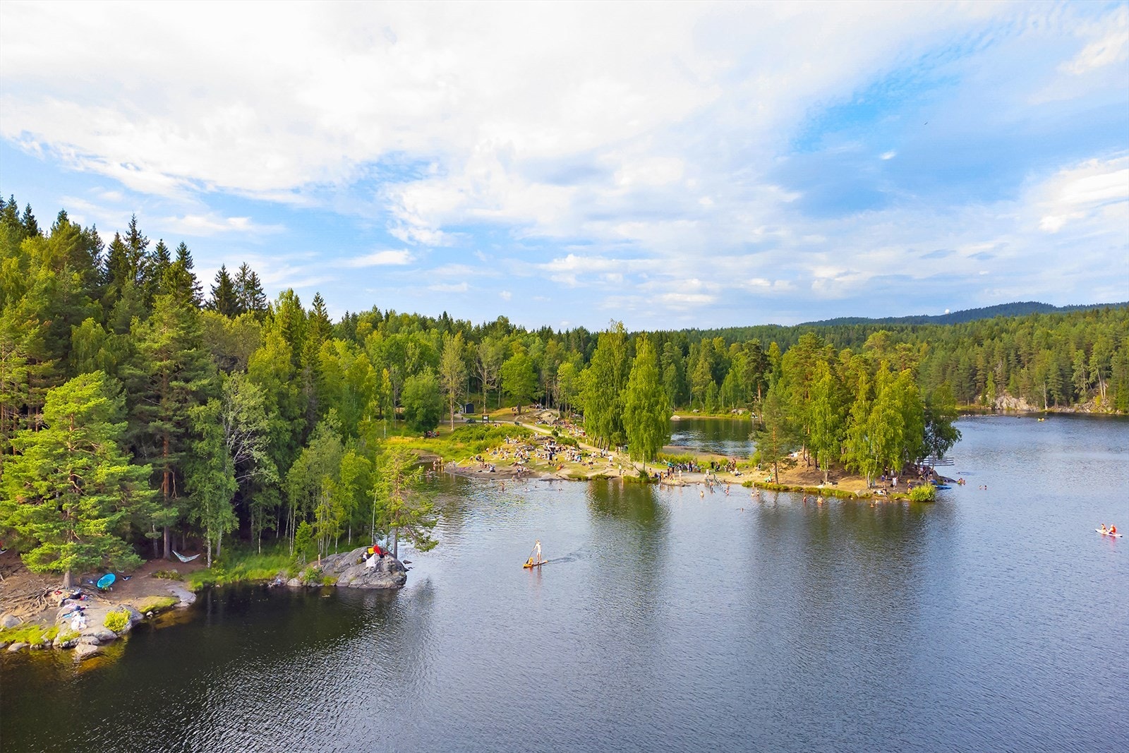 Nøklevann med et rikt dyre- og fugleliv og Østmarka med lysløypenett og sykkelstier. Galleribilde
