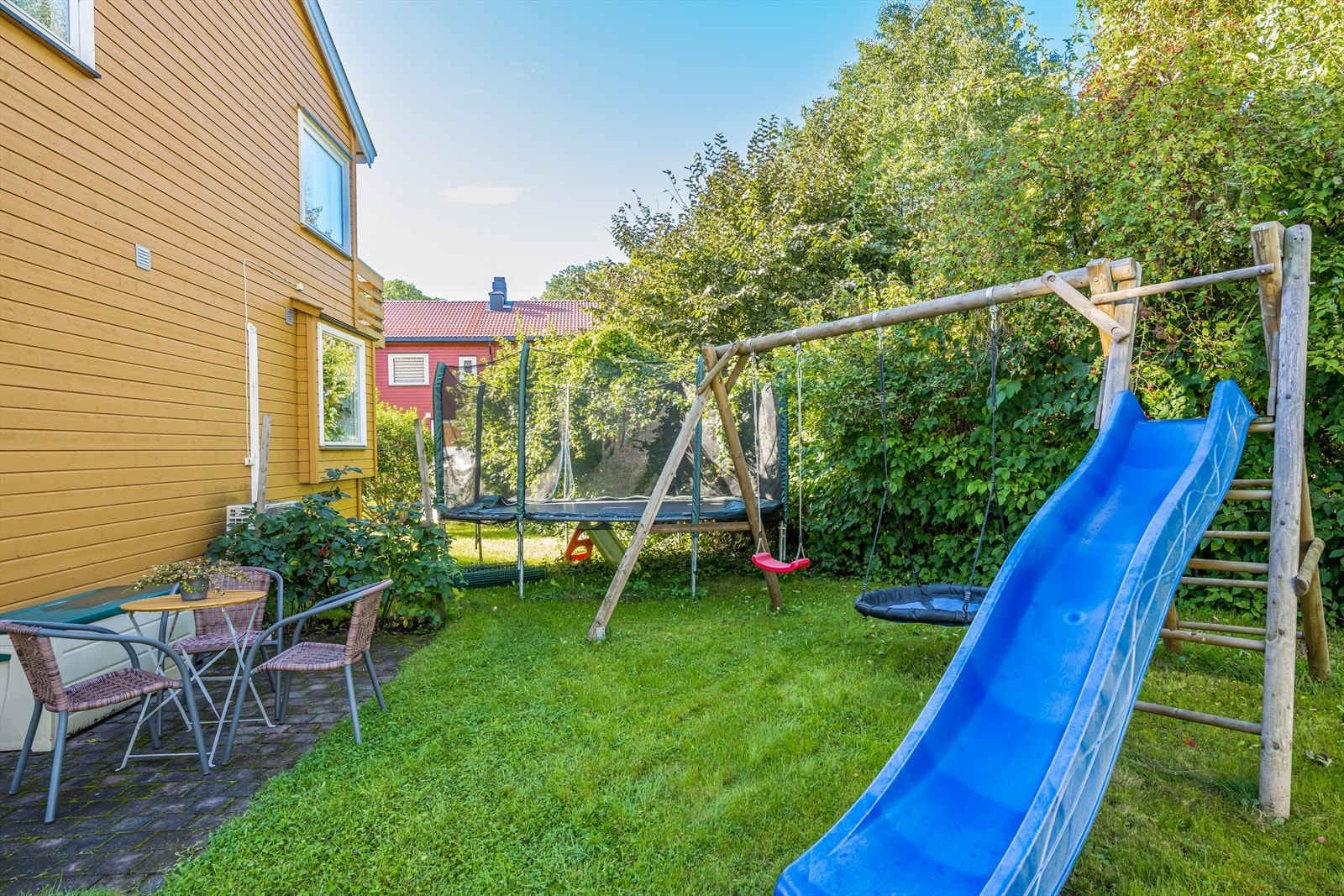 Hagen på vestsiden av boligen. Galleribilde