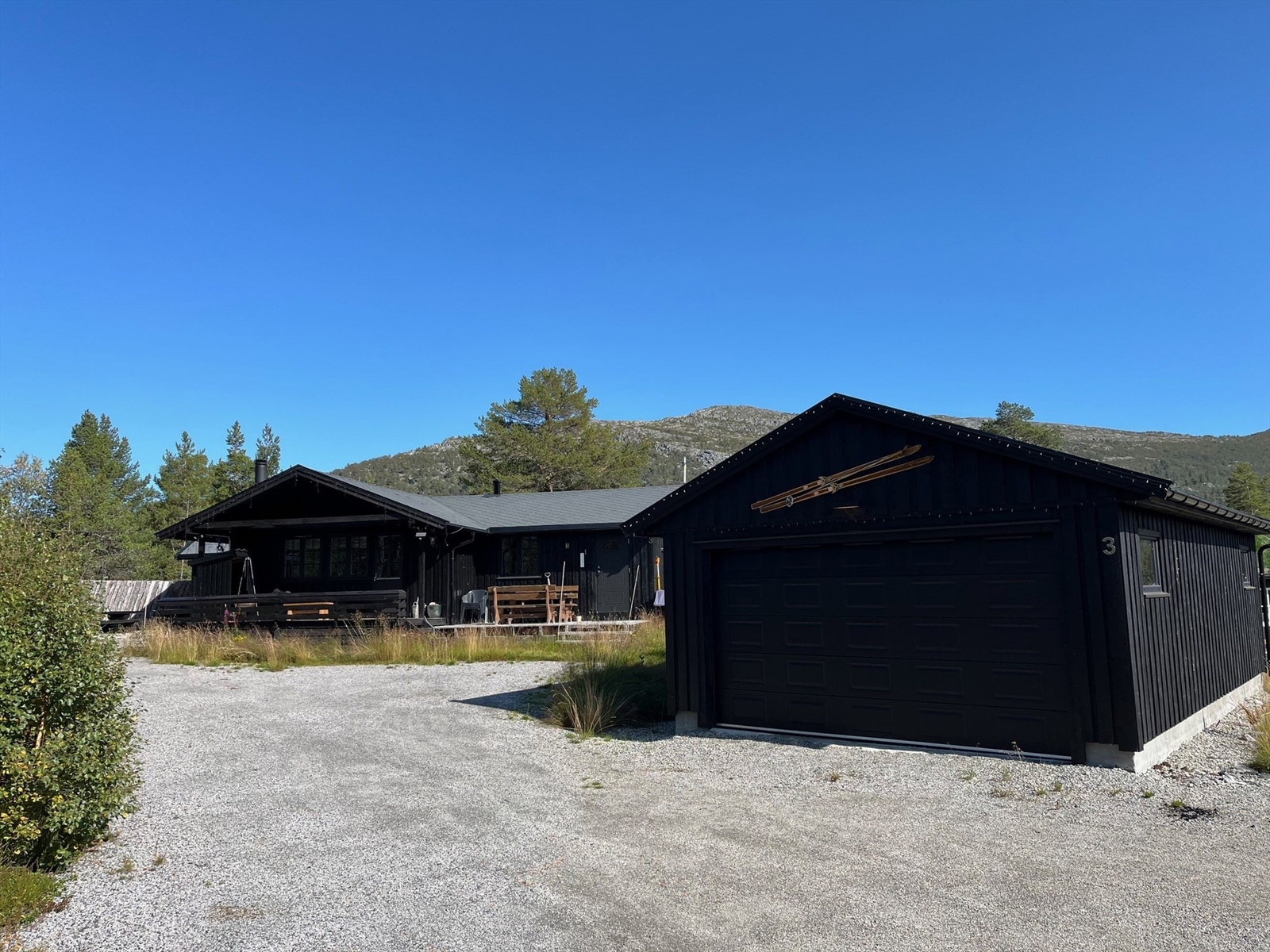 Nedre Otrosåsen 3, Skisentert i bakgrunnen Galleribilde