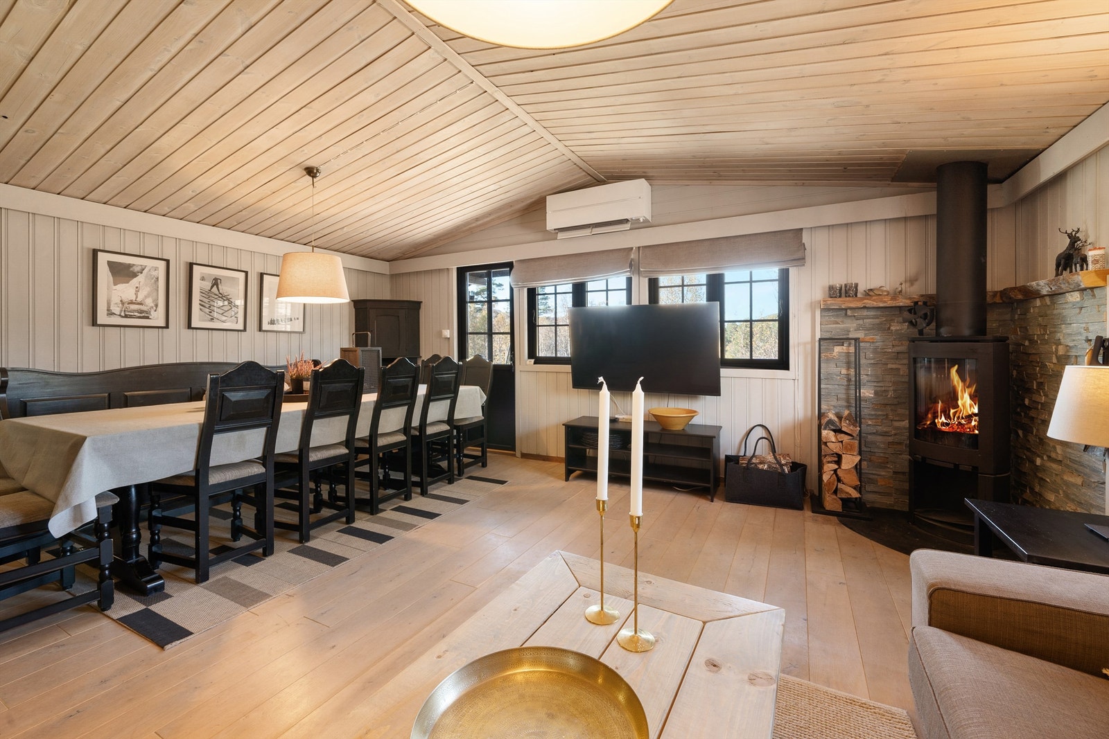 Utgang til solrik terrasse. Galleribilde