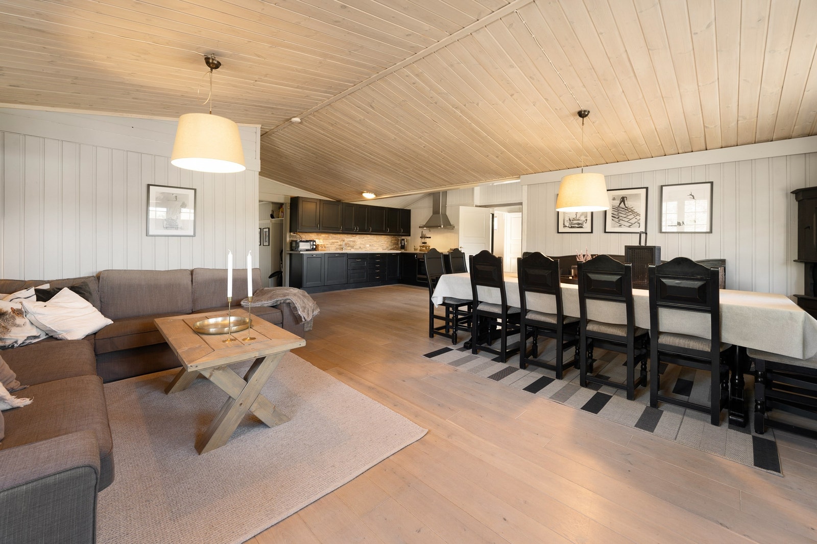 Fra stue mot kjøkken. Galleribilde