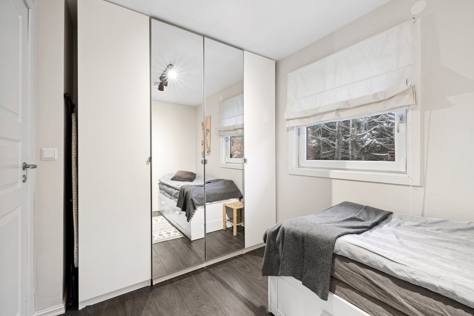 Garderobeløsning på soverom III. Galleribilde