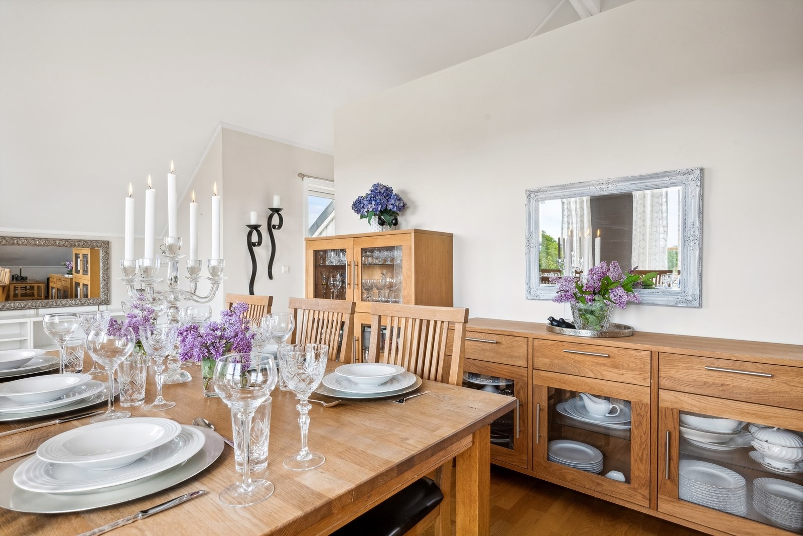 Her er det god plass til å invitere hele storfamilien på selskap Galleribilde